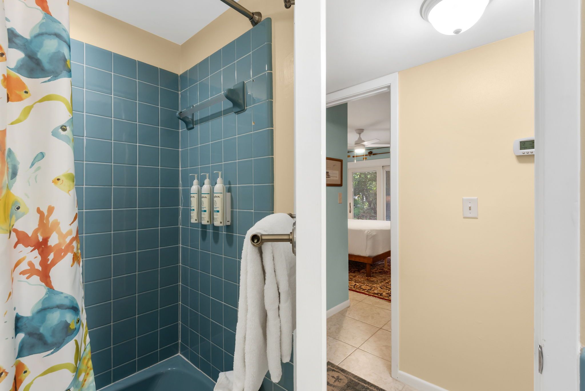 Treehouse By The Sea - Shared Bathroom