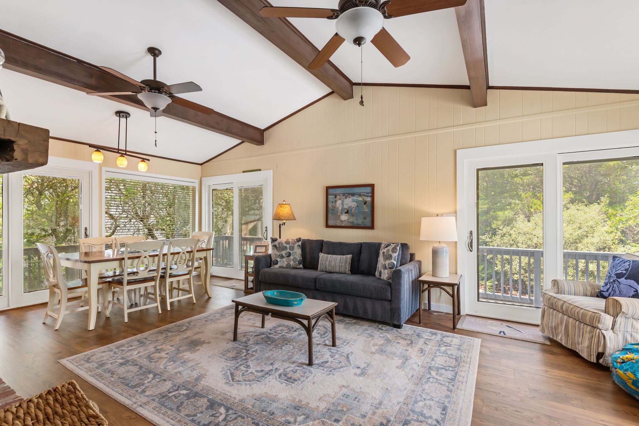 Treehouse By The Sea - Living area