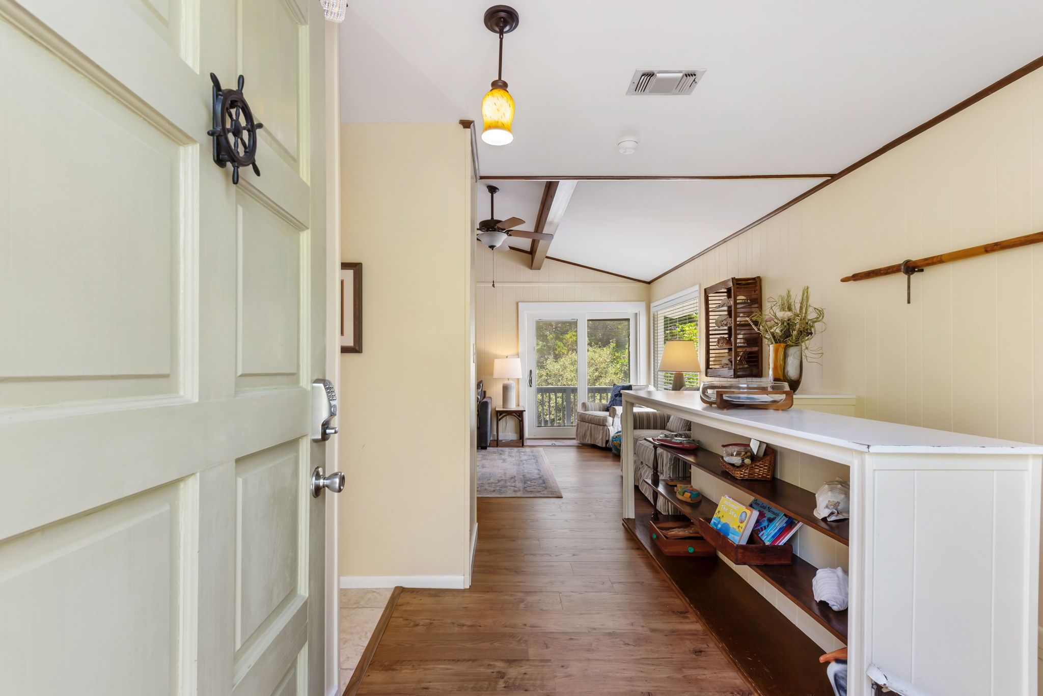 Treehouse By The Sea - Hallway