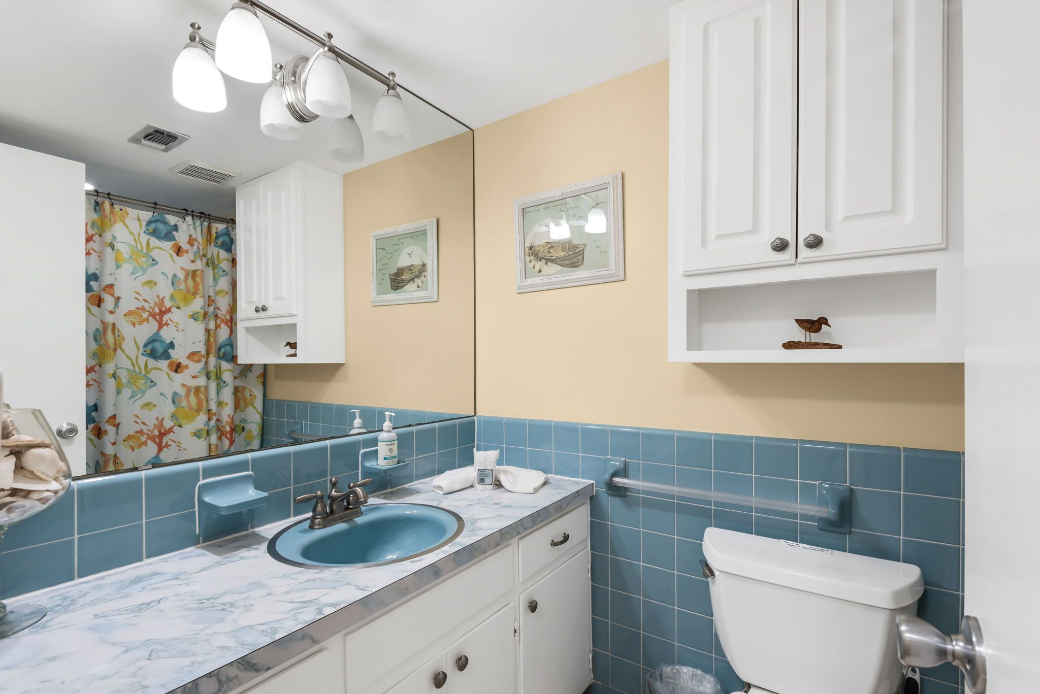 Treehouse By The Sea - Shared Bathroom