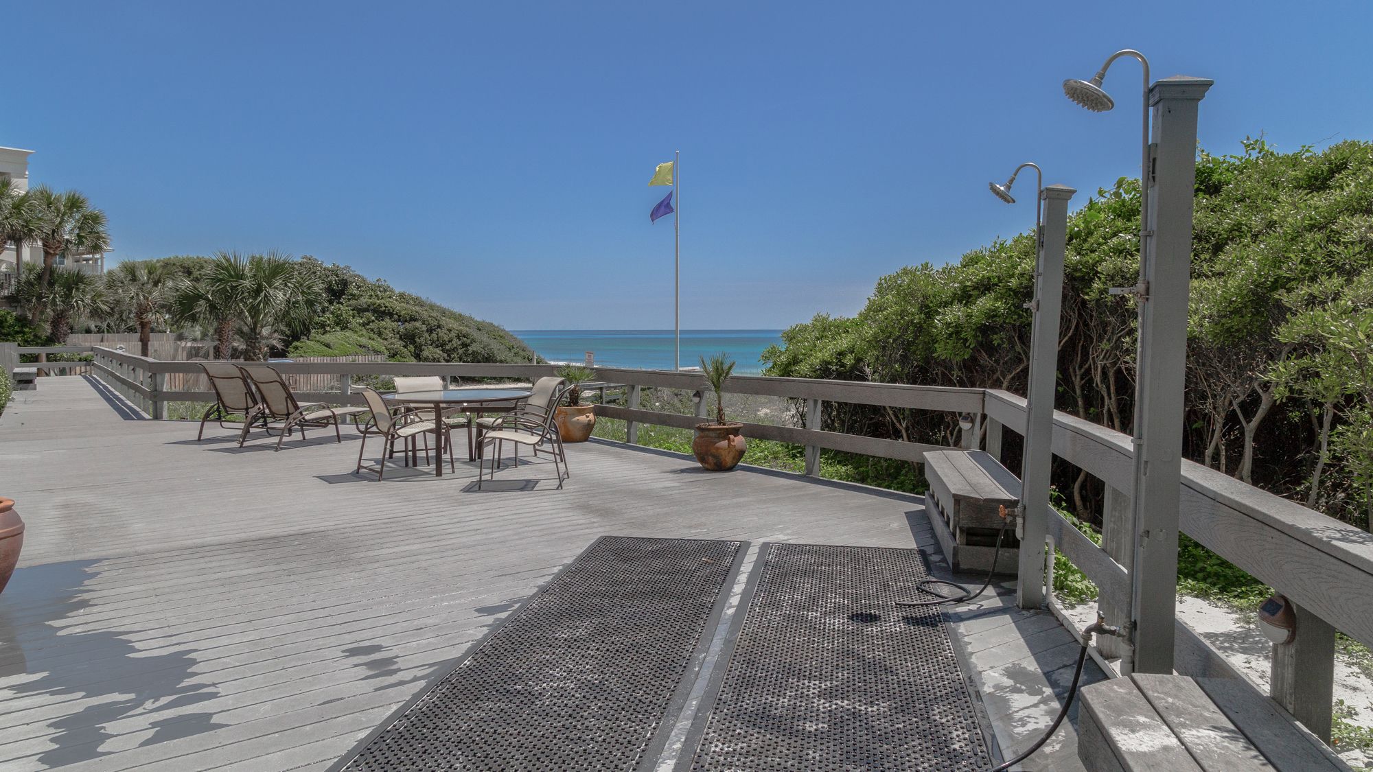 One Seagrove Place Grounds & Amenities