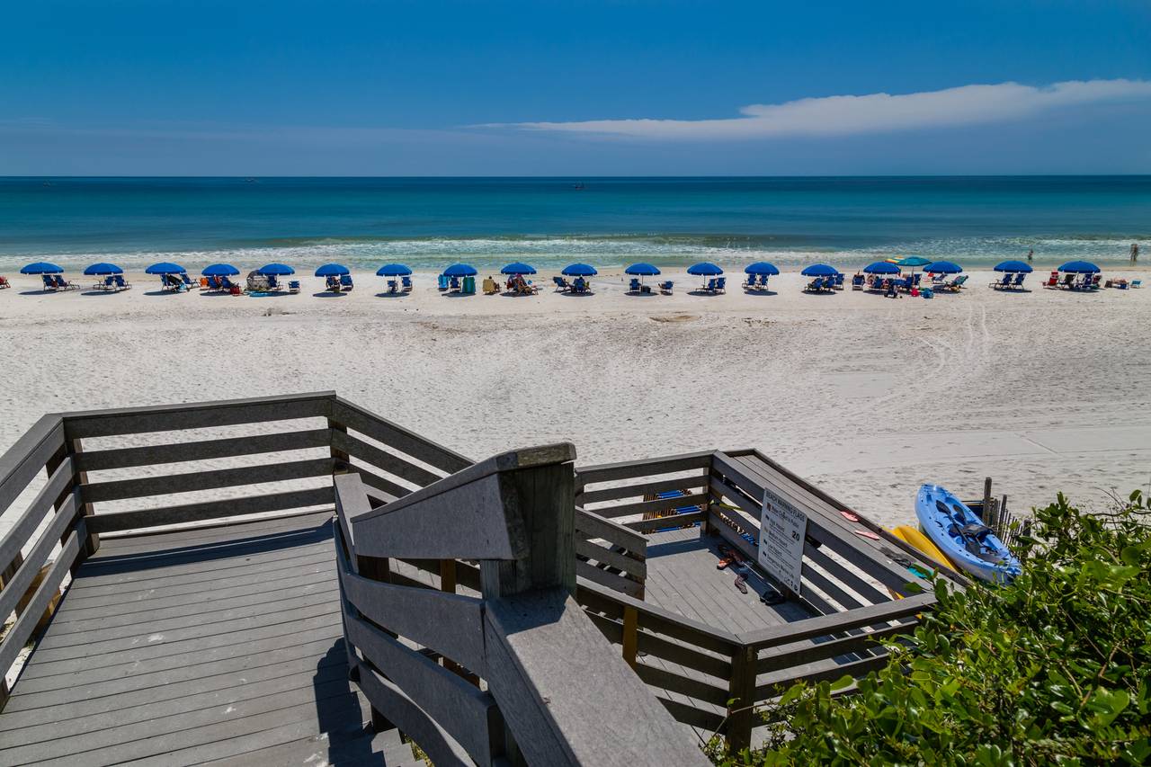 One Seagrove Place Grounds & Amenities One Seagrove Place Grounds & Amenities