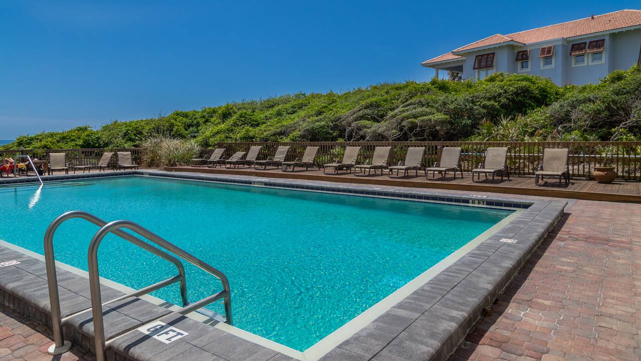 One Seagrove Place Grounds & Amenities One Seagrove Place Grounds & Amenities