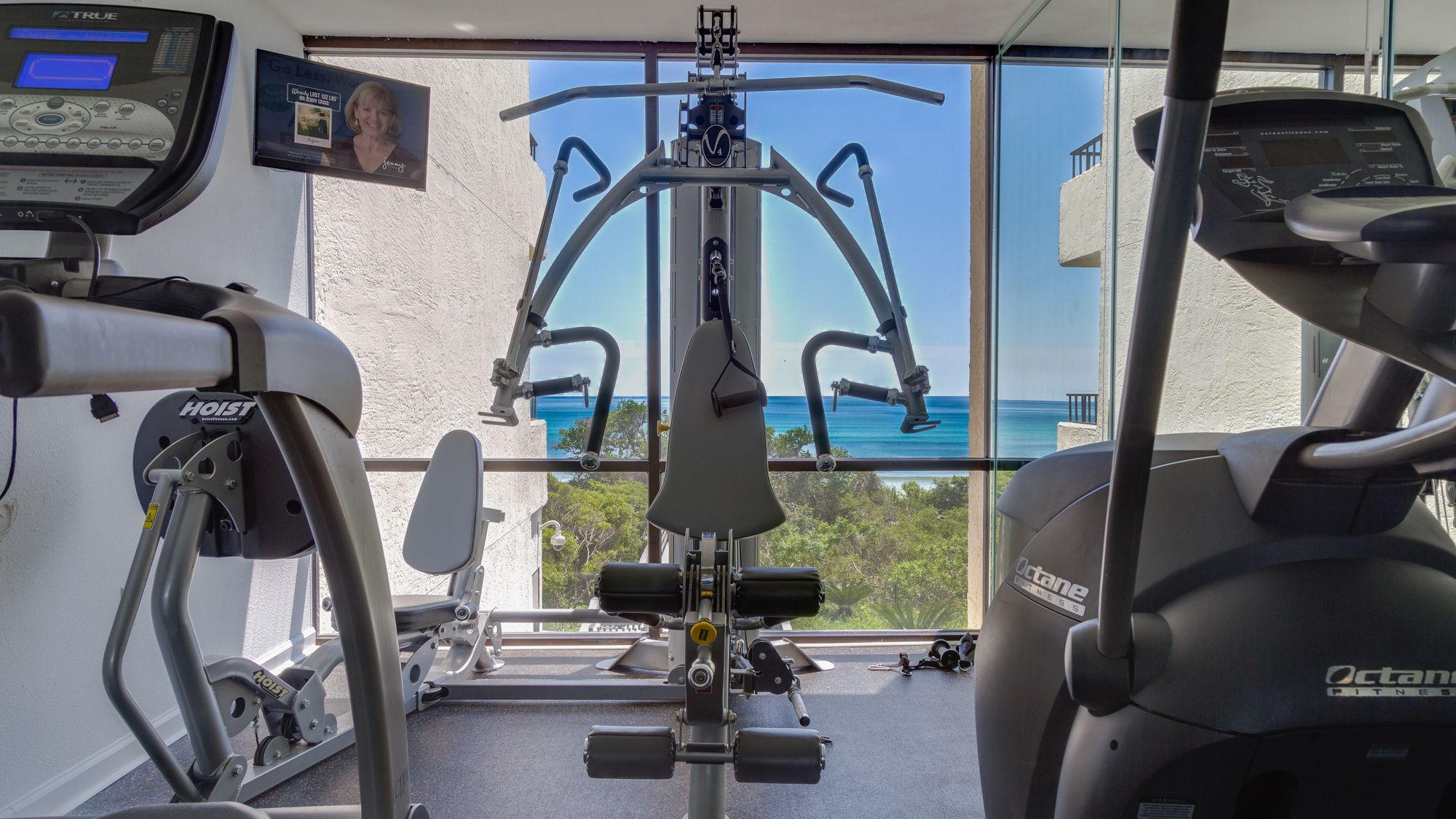 One Seagrove Place Grounds & Amenities