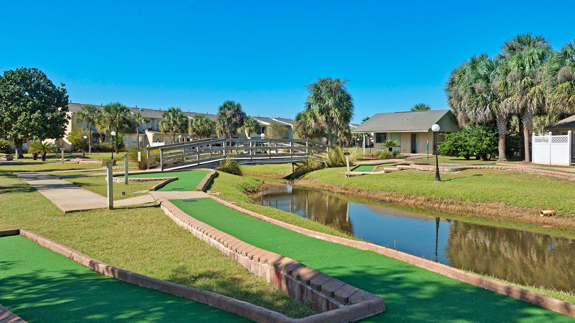 Gulf Highlands Grounds & Amenities