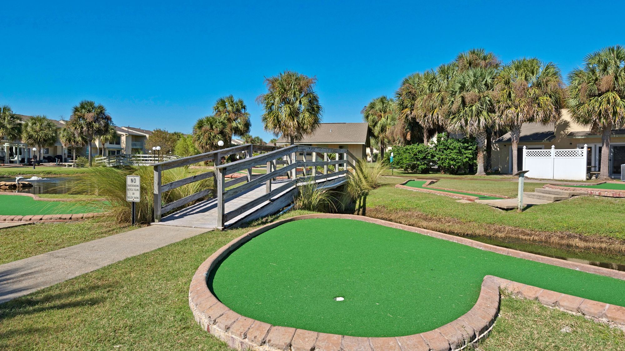 Gulf Highlands Grounds & Amenities