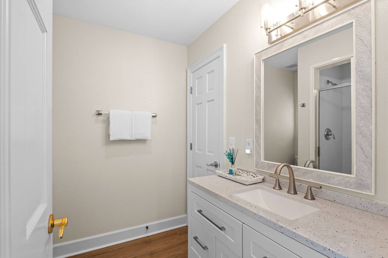 Vizcaya East 1028 - 1st Level Private Bathroom 1 Vizcaya East 1028 - 1st Level Private Bathroom 1