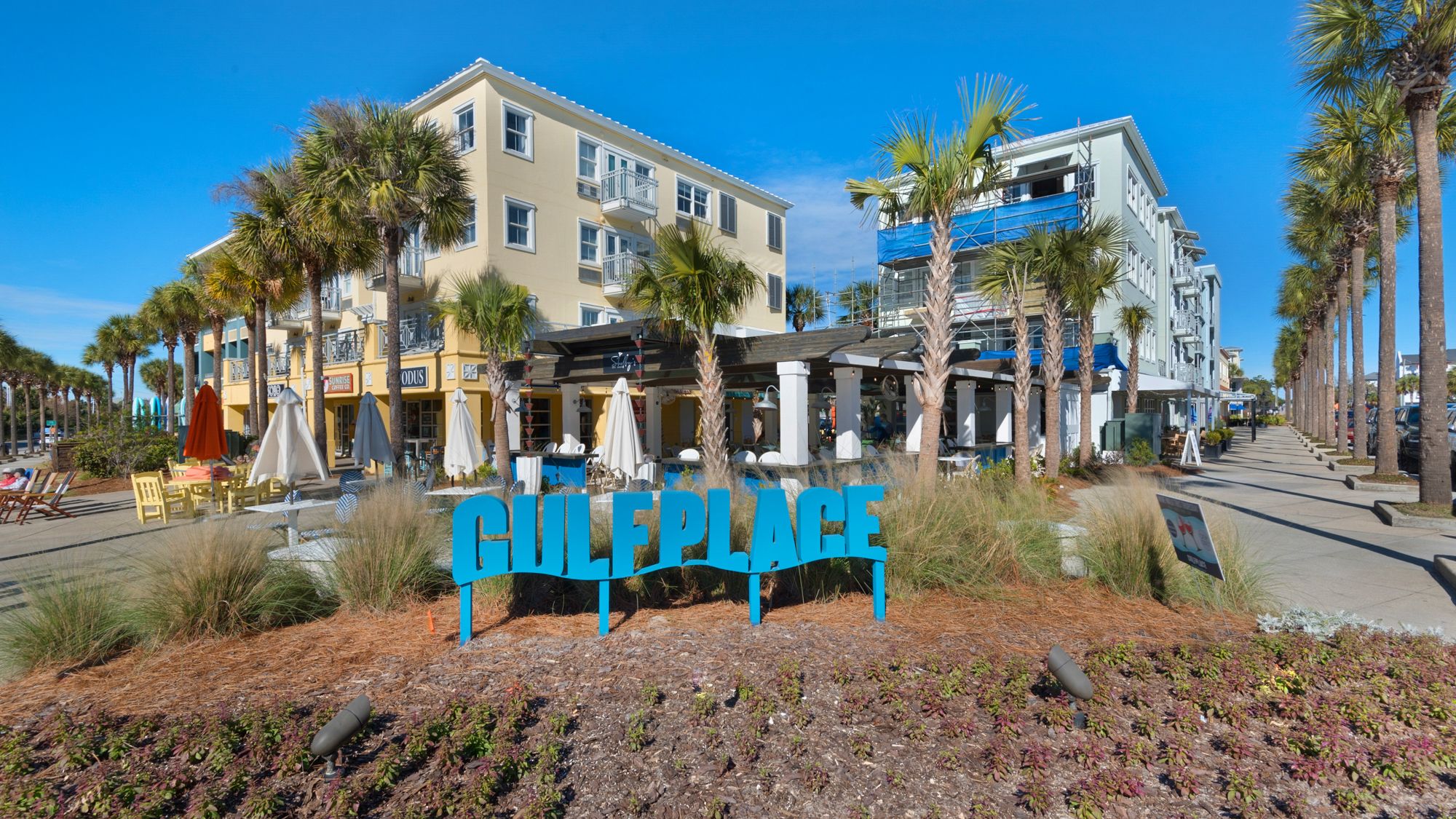 Gulf Place Grounds & Amenities