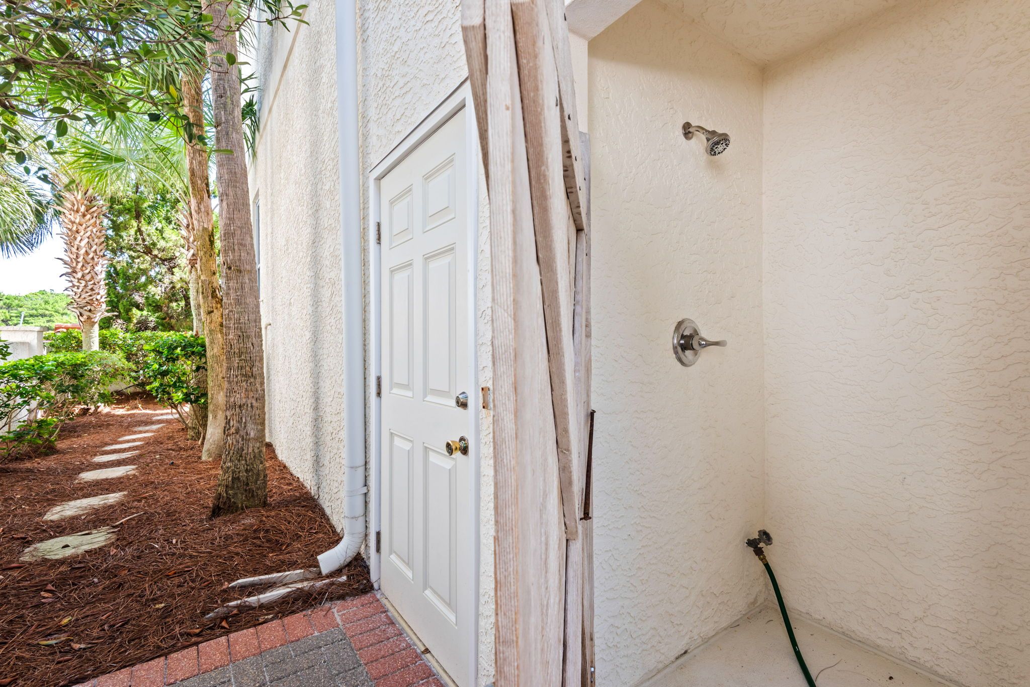 Vizcaya East 1028 - Outdoor Shower