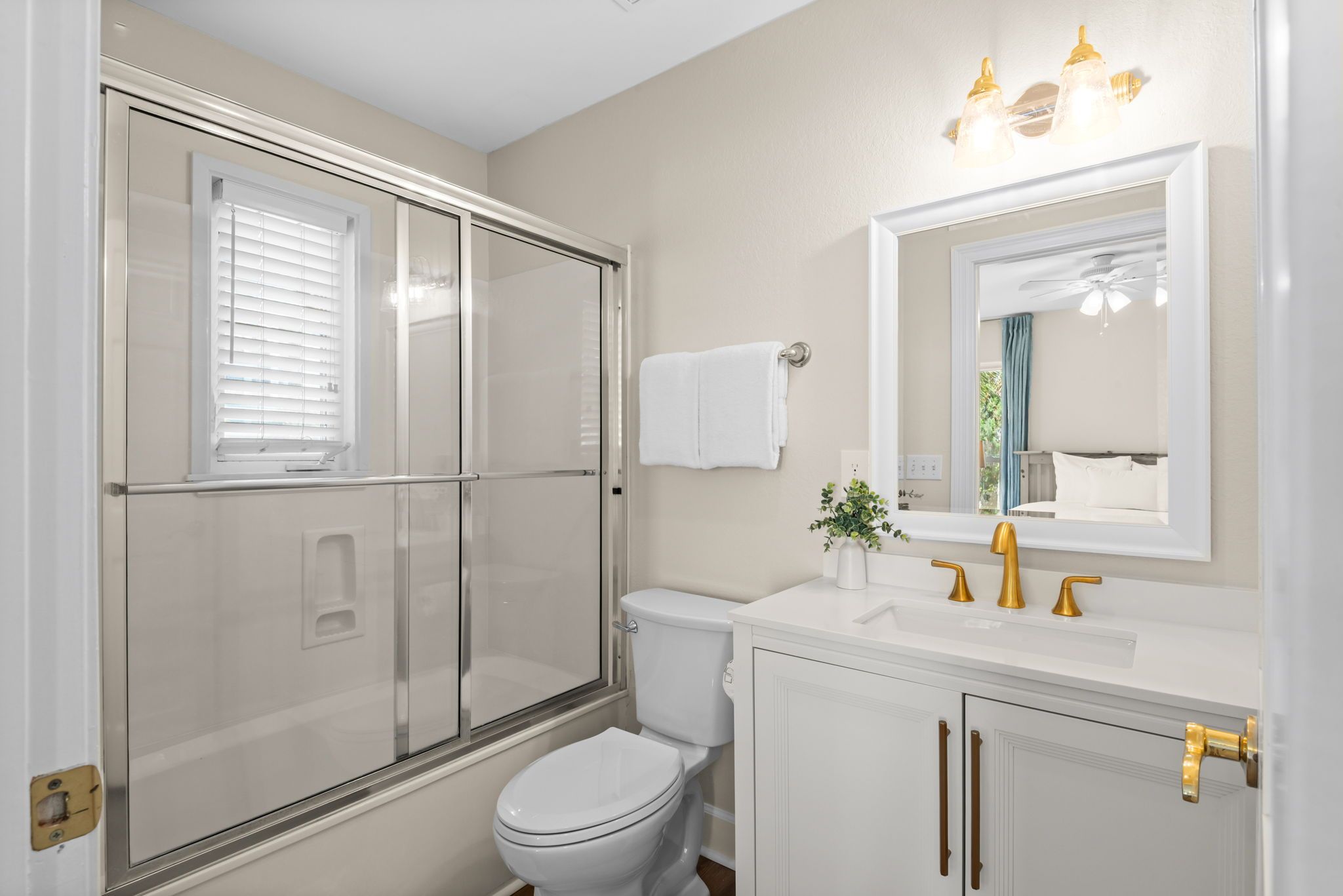 Vizcaya East 1028 -  1st Level Private Bathroom 2