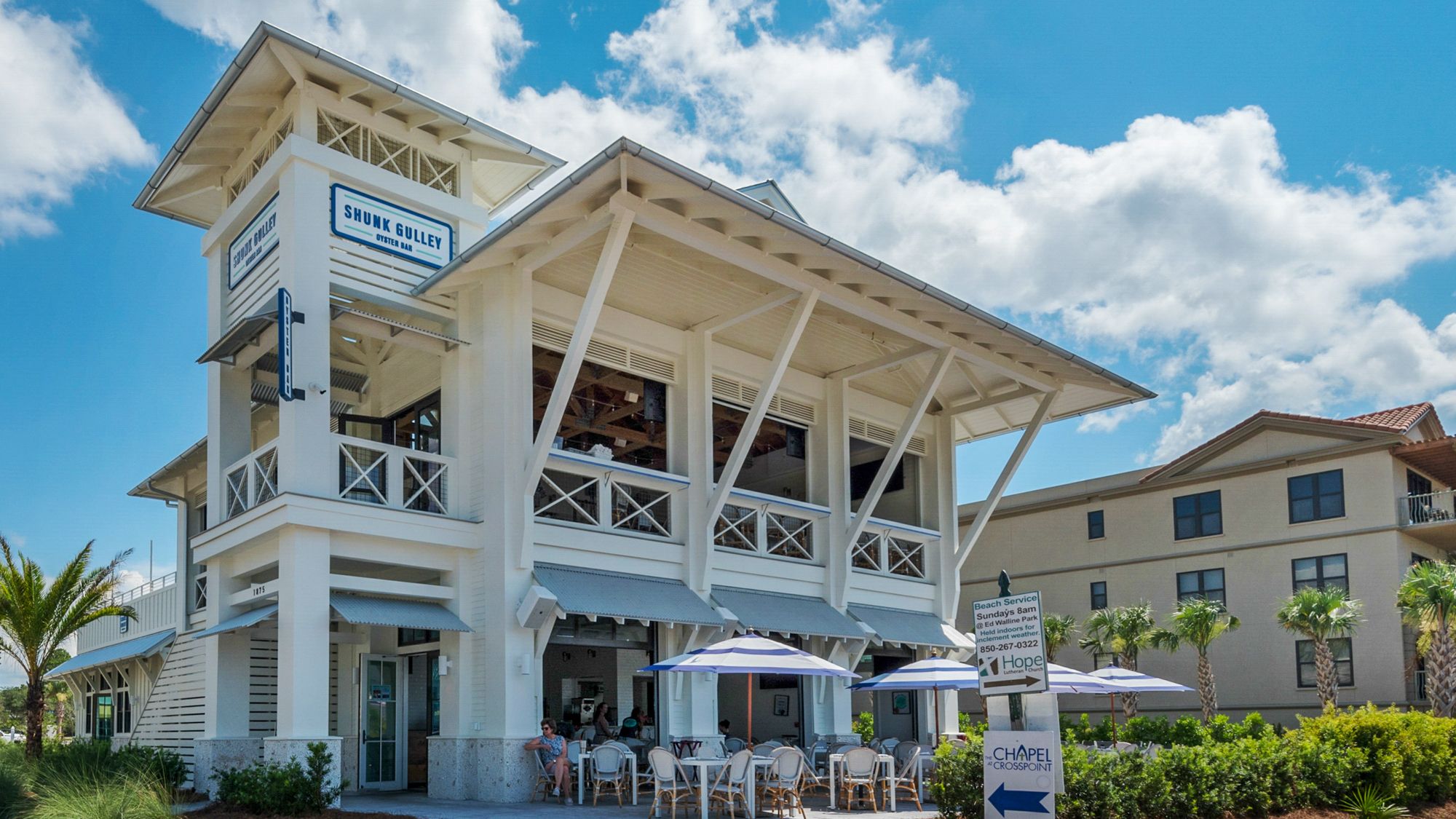 Gulf Place Grounds & Amenities