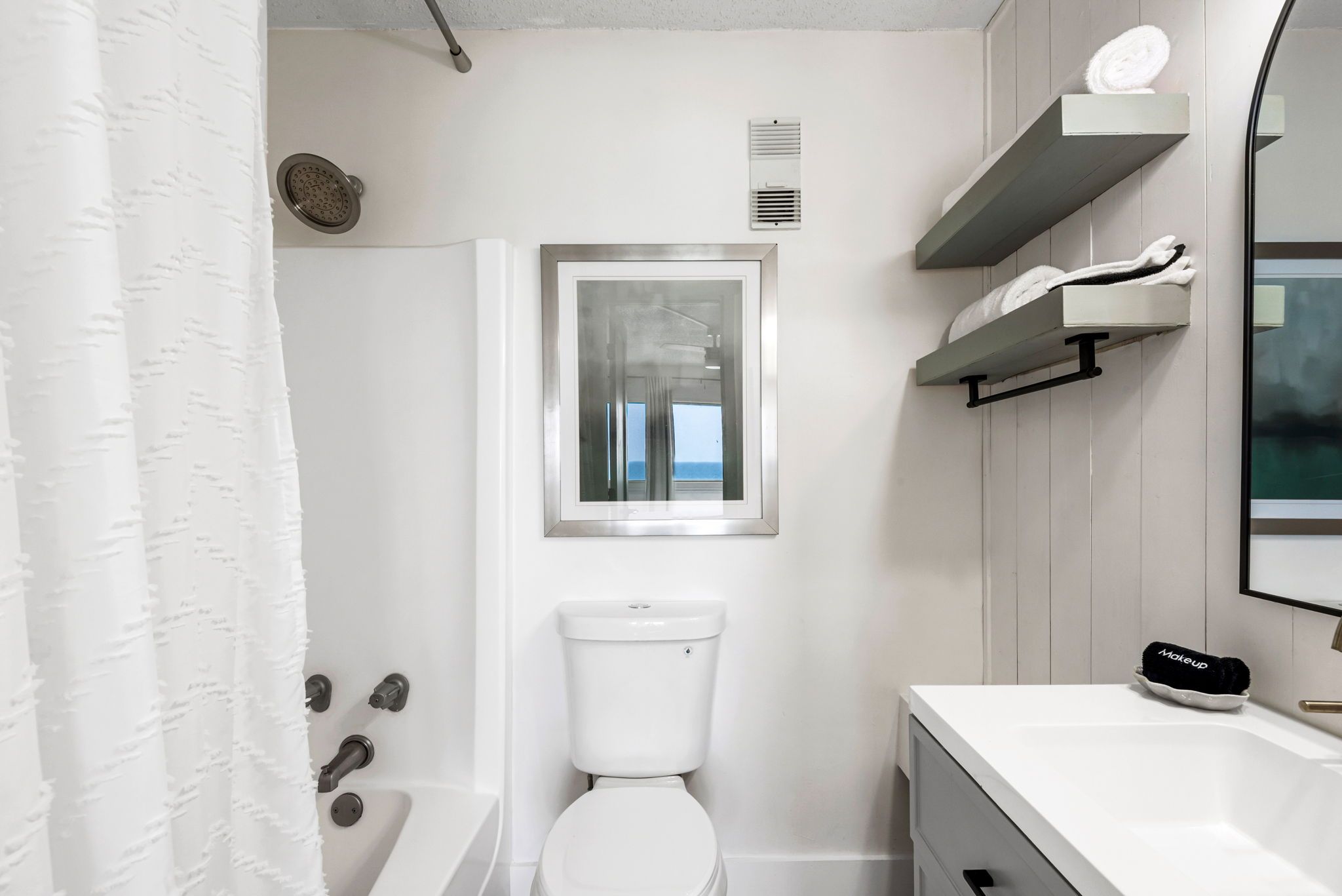 1st Level - Private bathroom