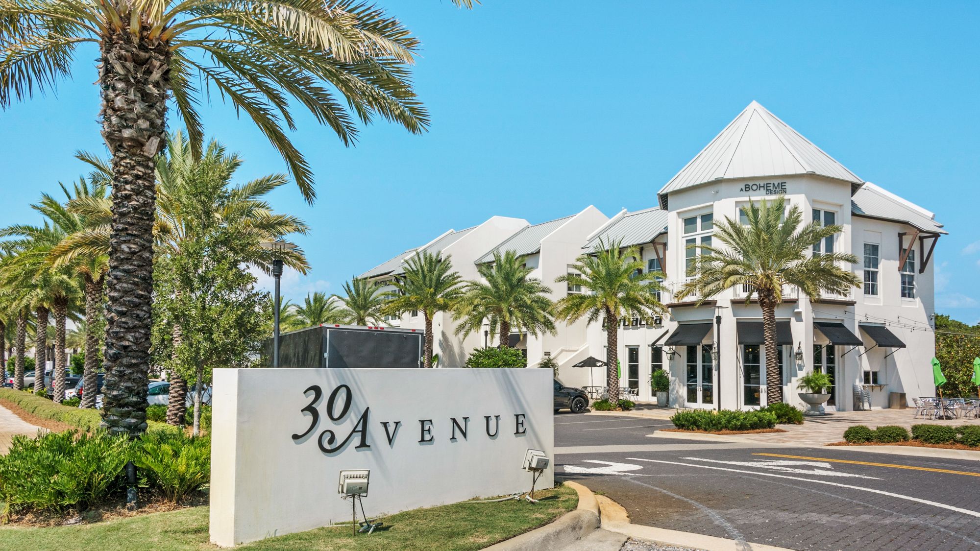 30Avenue Grounds & Amenities