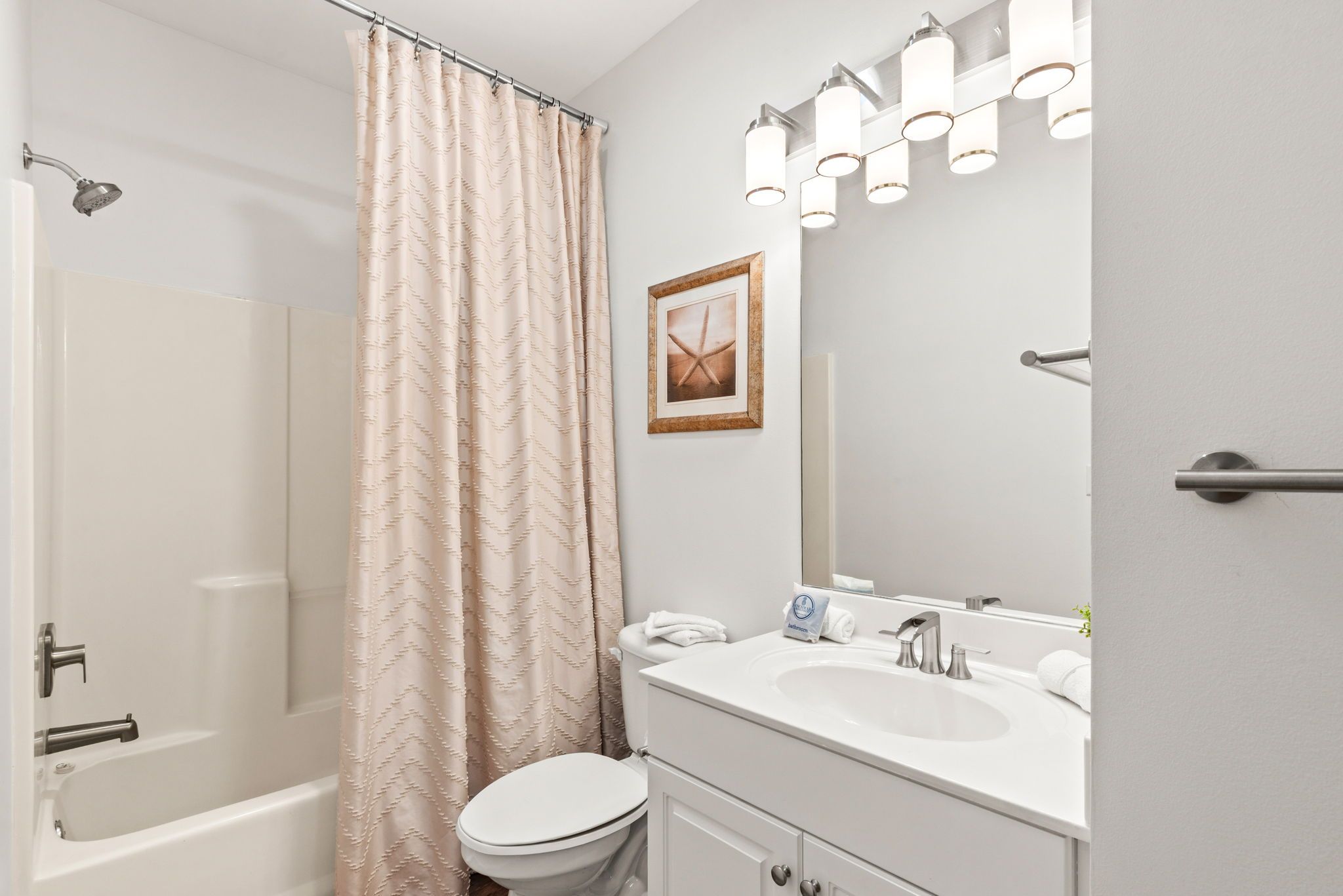 Chalet Monet - Shared Bathroom