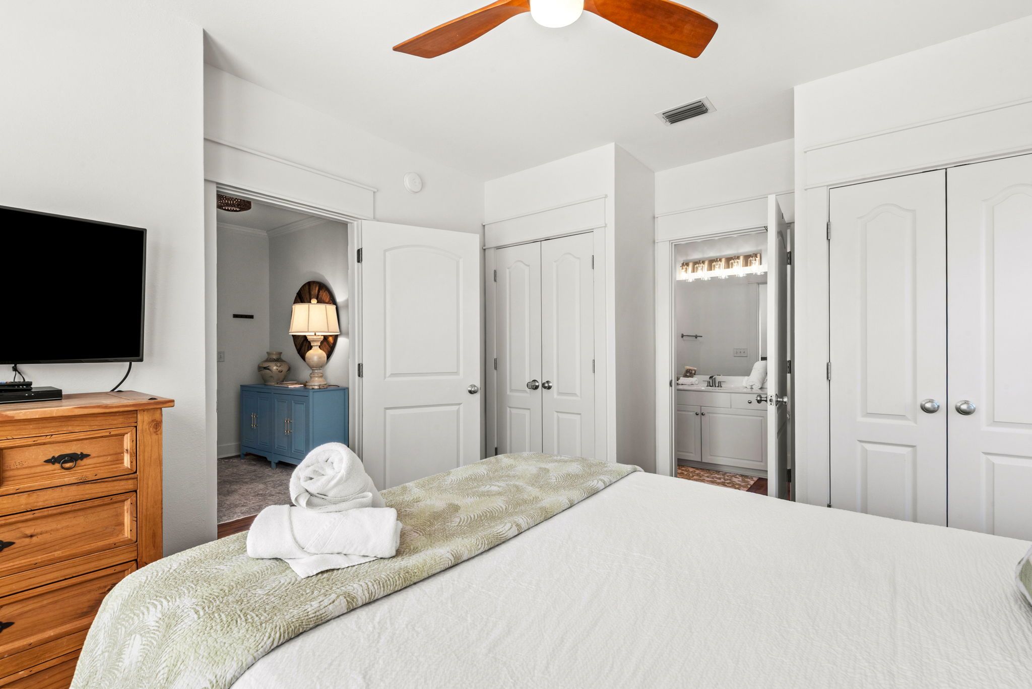 Chalet Monet - Guest Bedroom 1