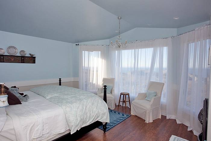 Master Bedroom - King Bed