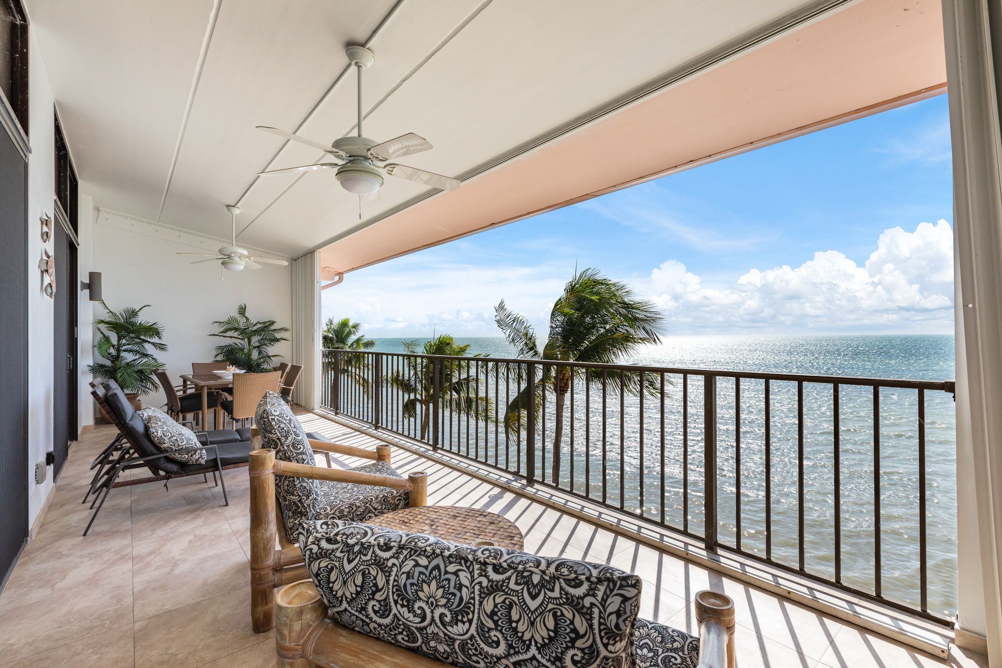 GOOD VISIBILITY ~ Oceanfront!