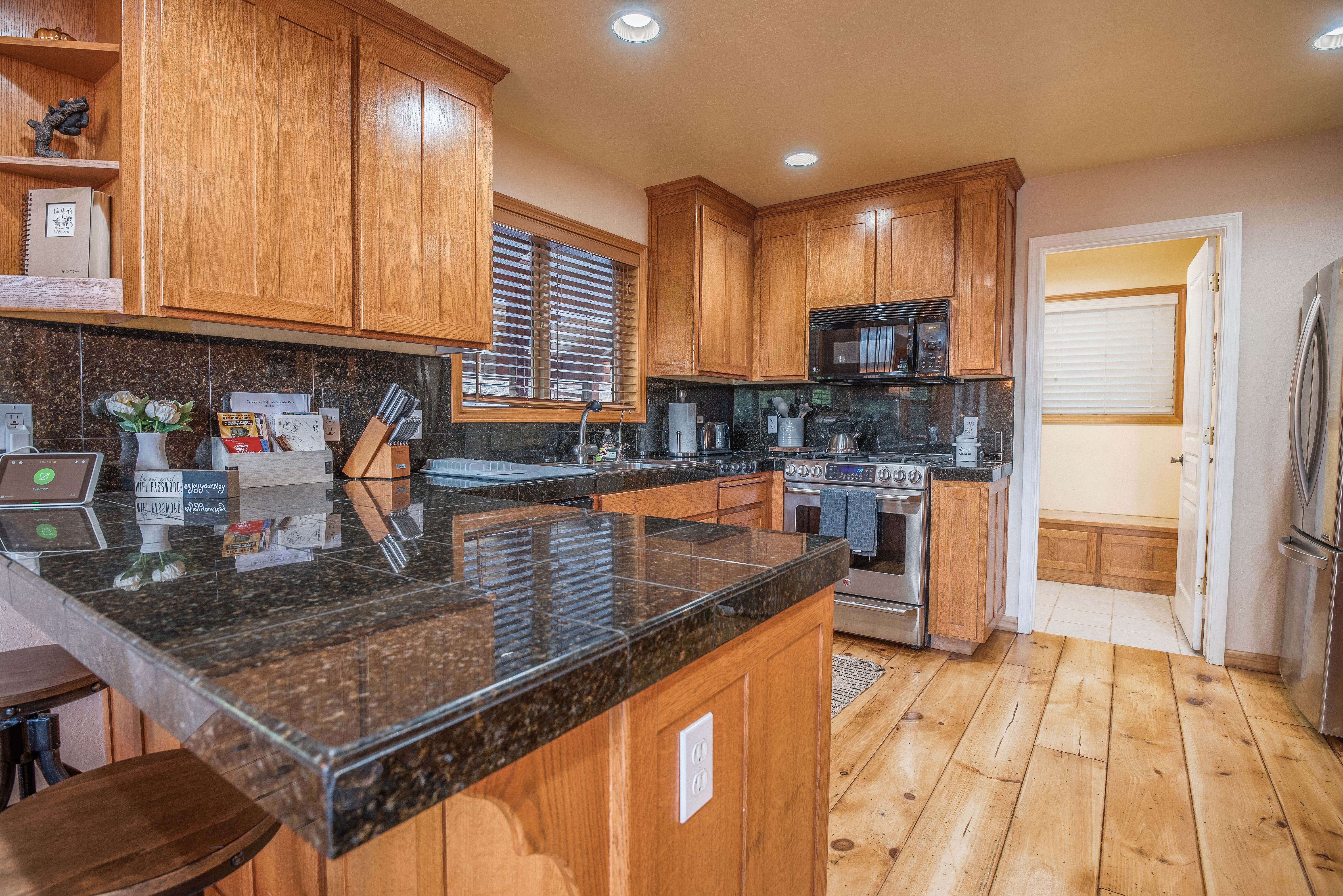 Tree Top Chalet Luxury Lodge in Camp Connell w/ AC Sierra Vacation