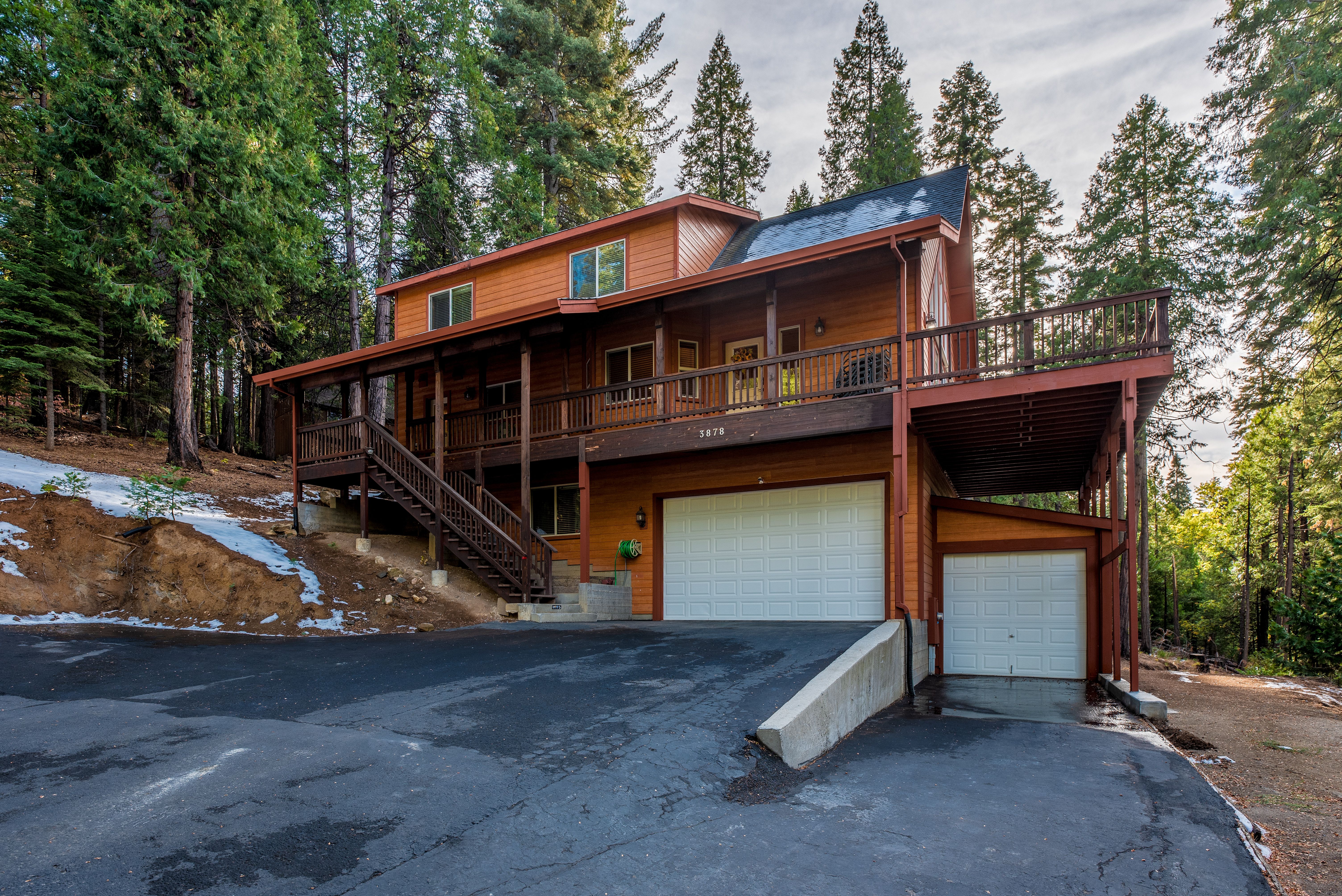 Tree Top Chalet Luxury Lodge in Camp Connell w/ AC Sierra Vacation