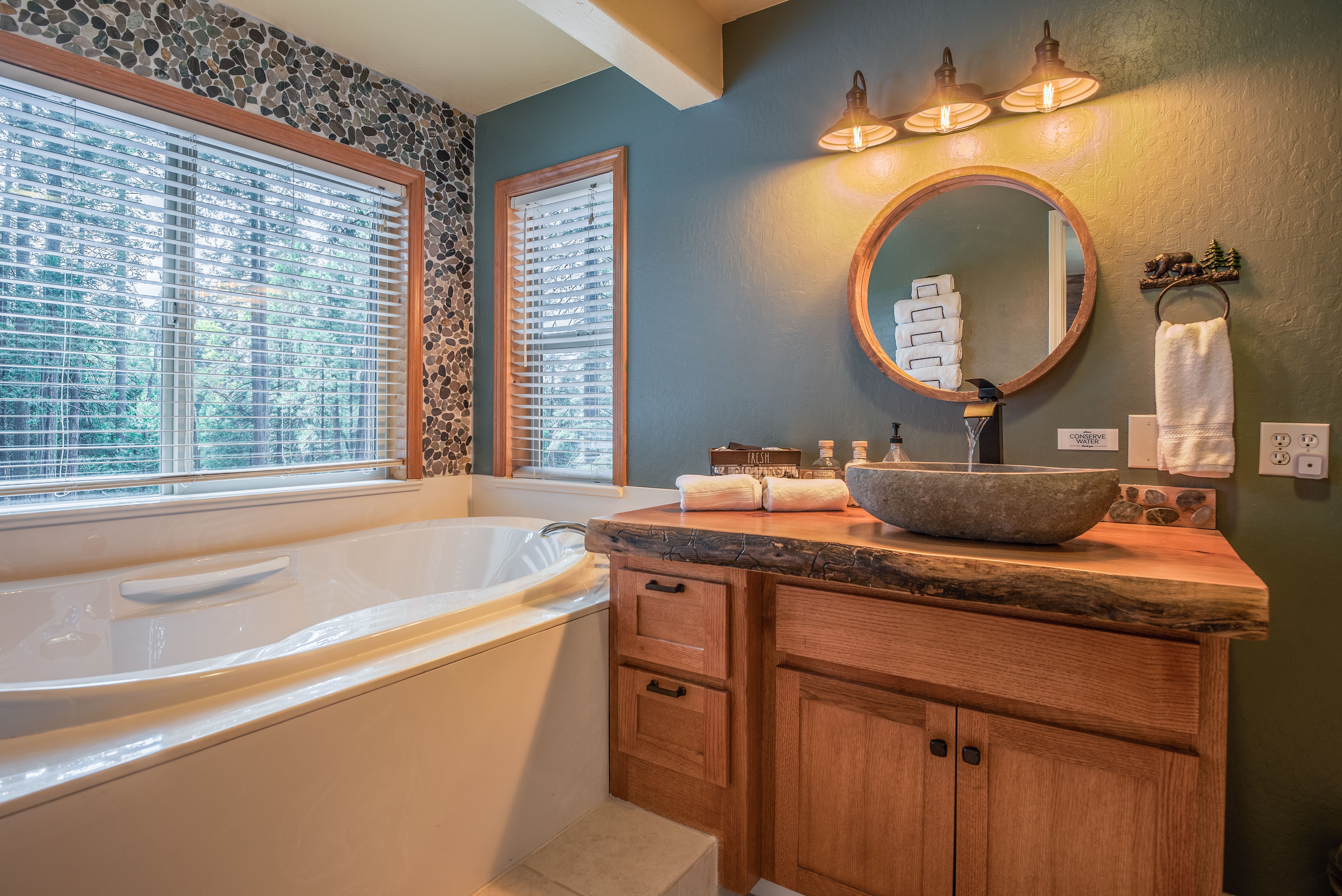 Tree Top Chalet Luxury Lodge in Camp Connell w/ AC Sierra Vacation