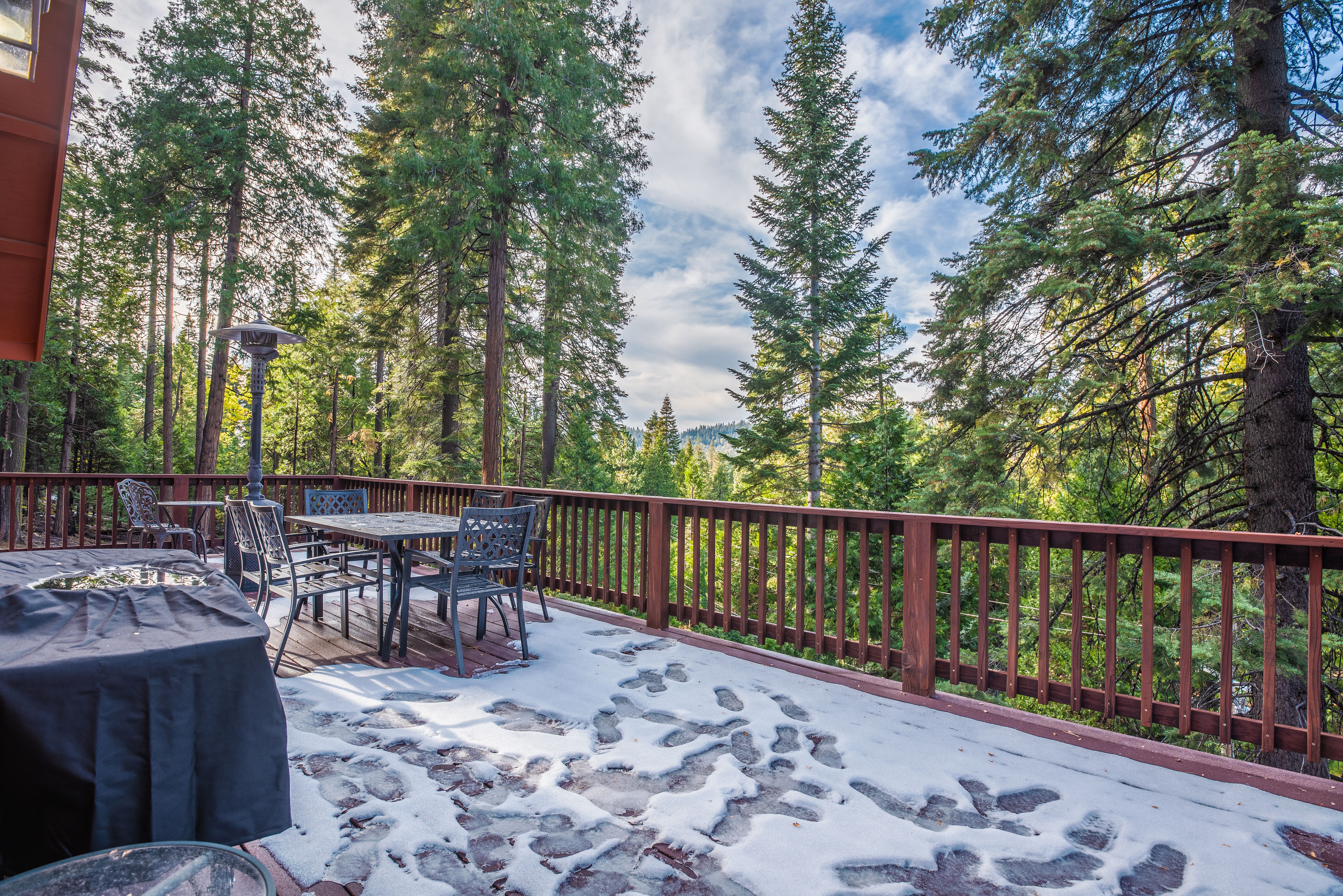 Tree Top Chalet Luxury Lodge in Camp Connell w/ AC Sierra Vacation