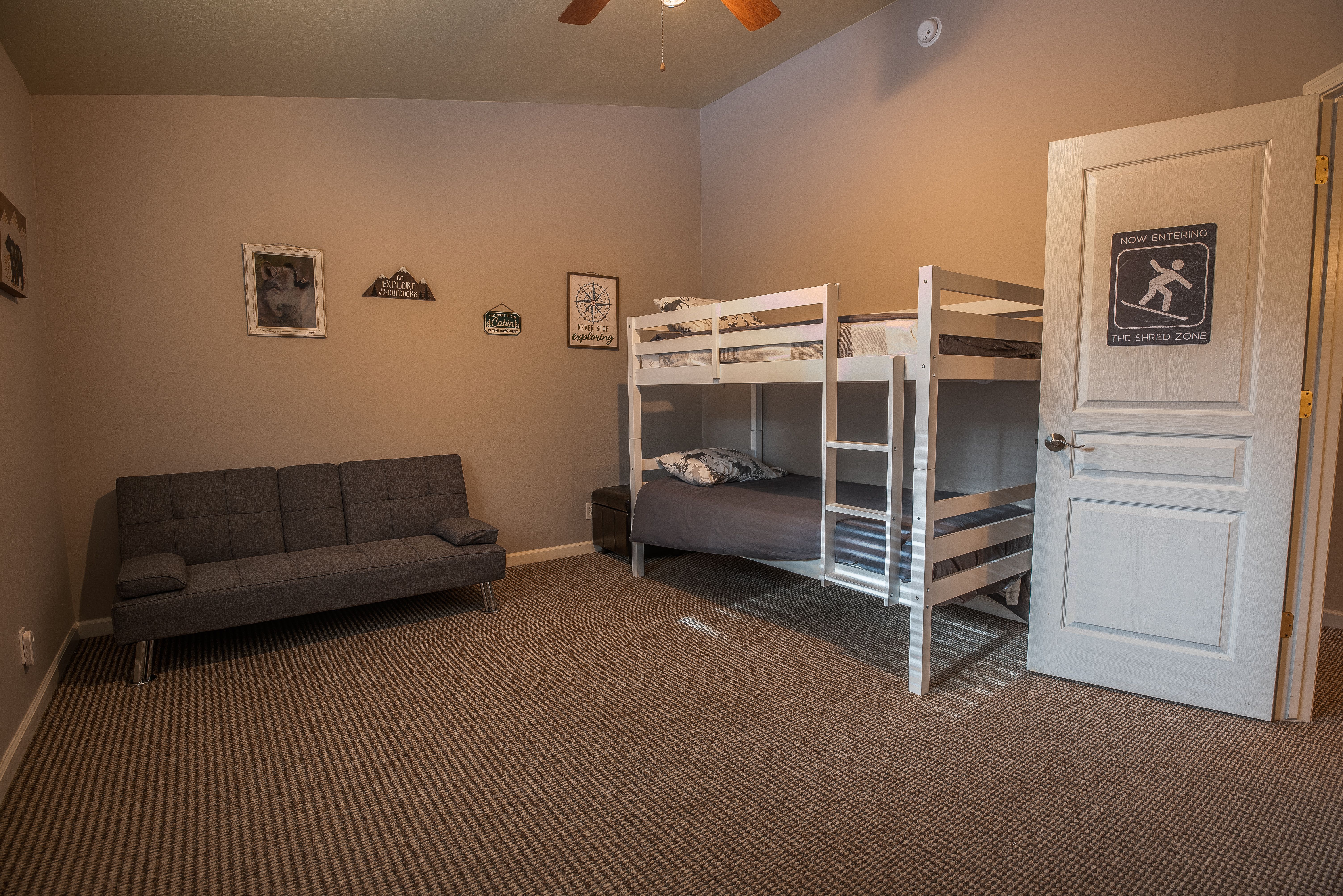 Tree Top Chalet Luxury Lodge in Camp Connell w/ AC Sierra Vacation