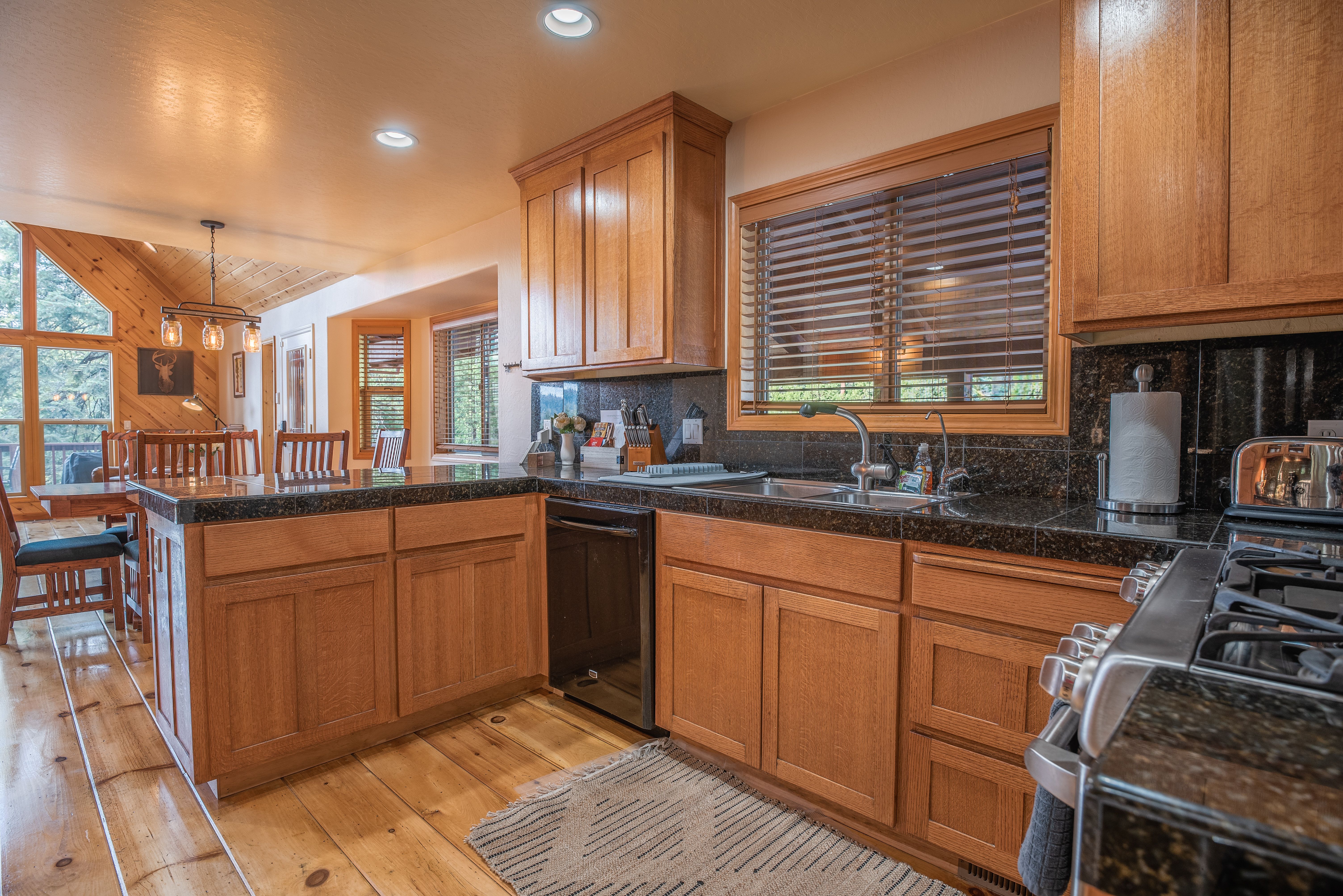 Tree Top Chalet Luxury Lodge in Camp Connell w/ AC Sierra Vacation