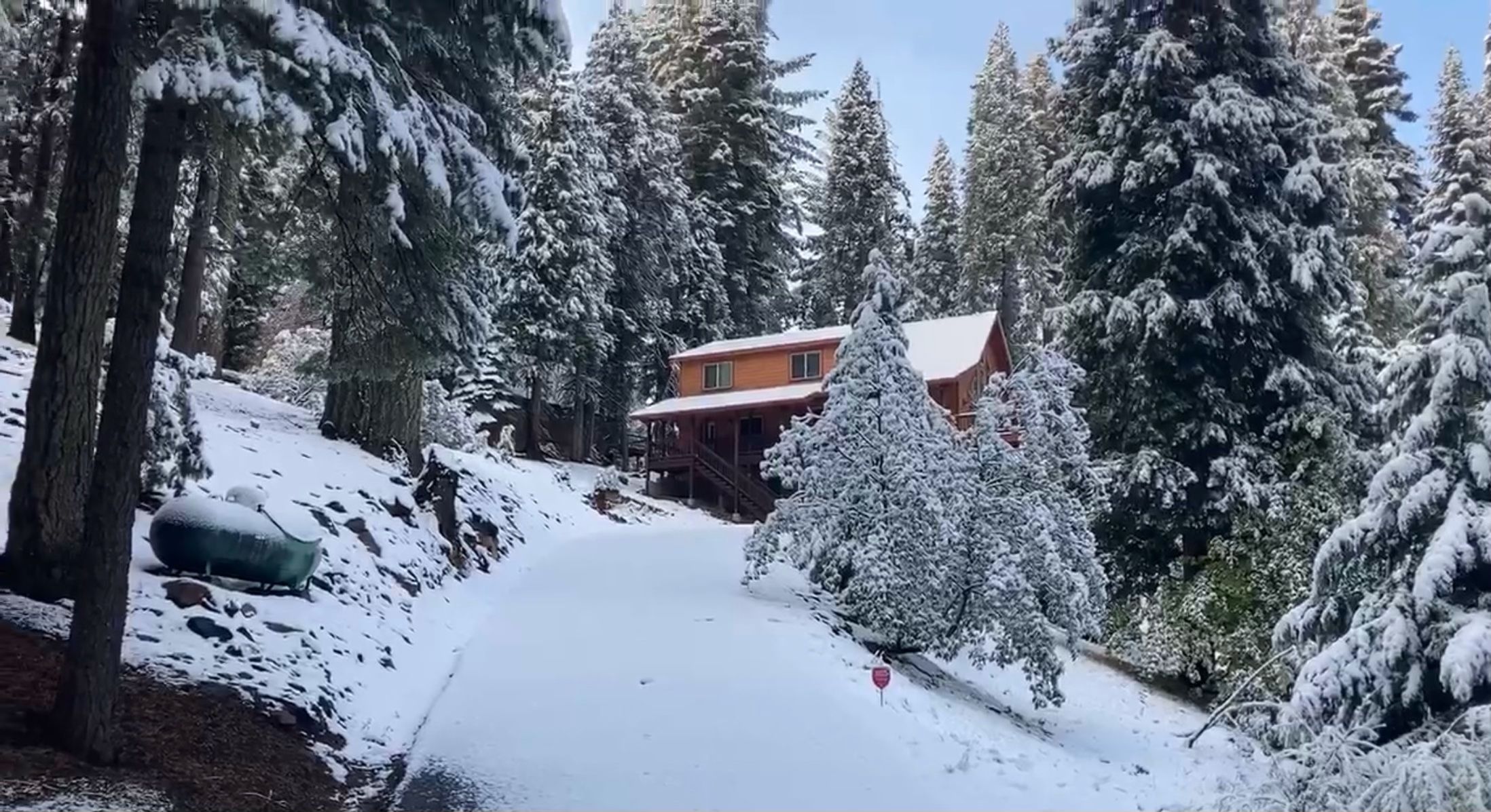 Tree Top Chalet Luxury Lodge in Camp Connell w/ AC Sierra Vacation