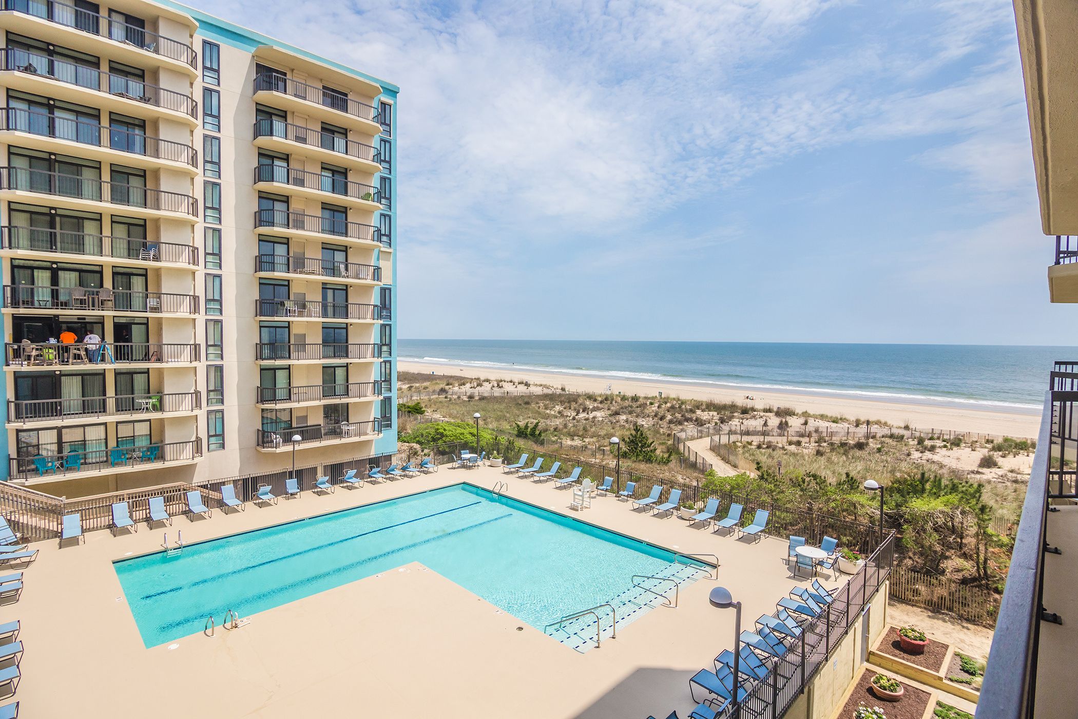 CAREERING｜PLACEBO301 Braemar Towers 1411 | Century 21 New Horizon