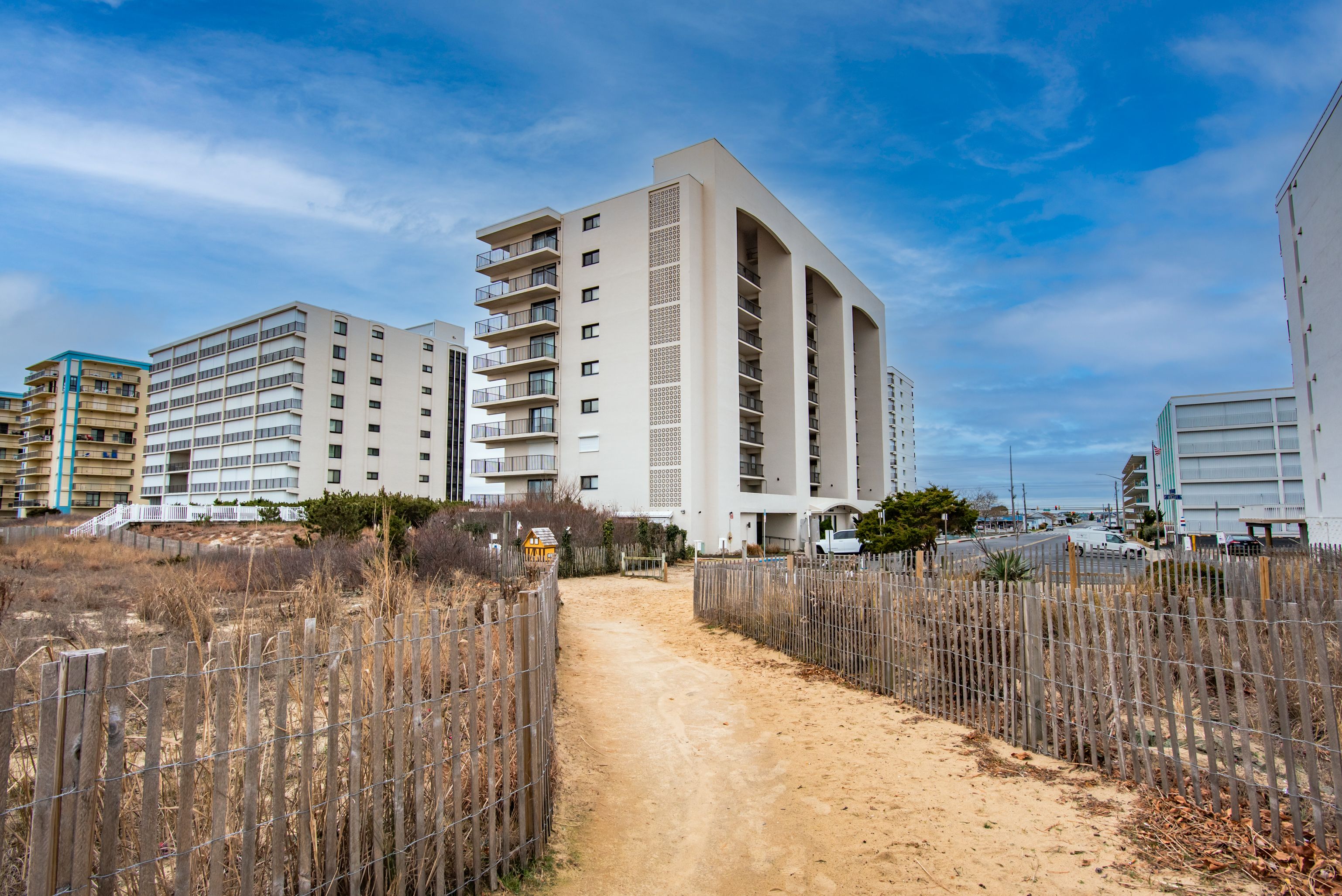 Camelot 204 B Century 21 New Horizon