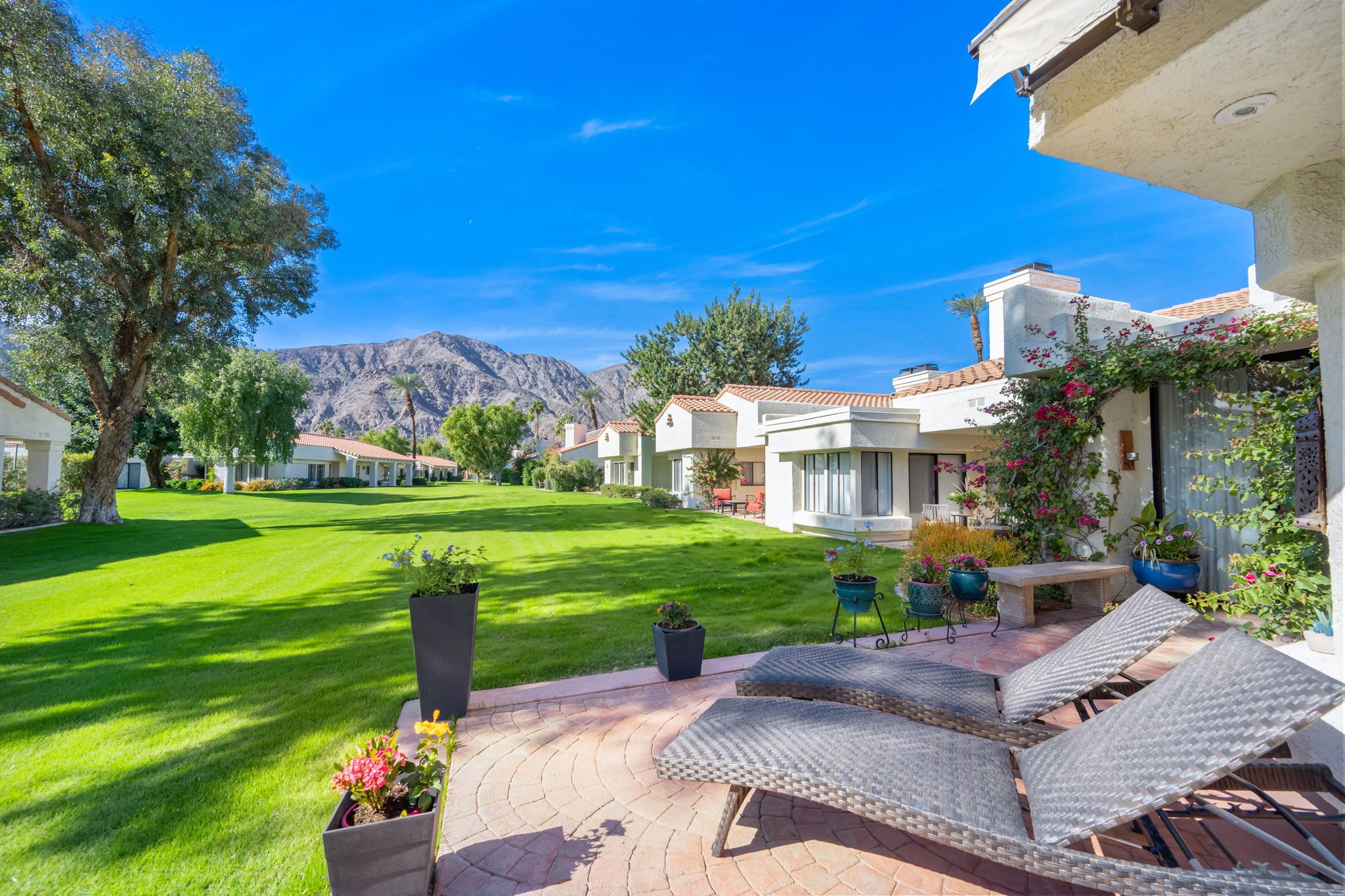 Santa Rosa Cove 96 3 BD/3.5 BA, Custom Home with Mountain View La