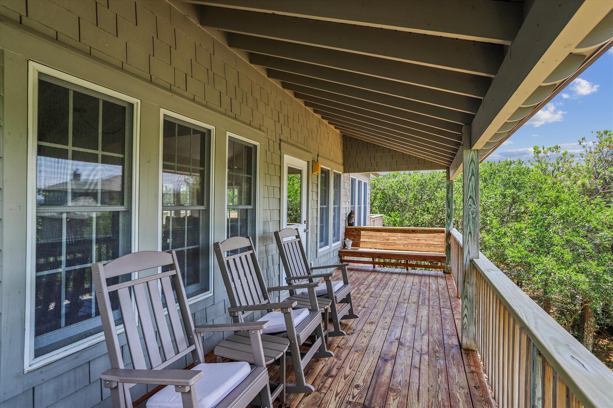 Spacious Furnished Deck