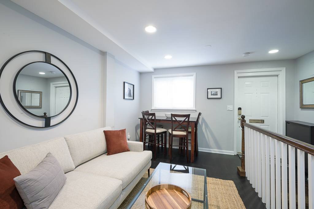 Stay At Our Georgetown Eton Court Georgetown Townhome Luxbnb