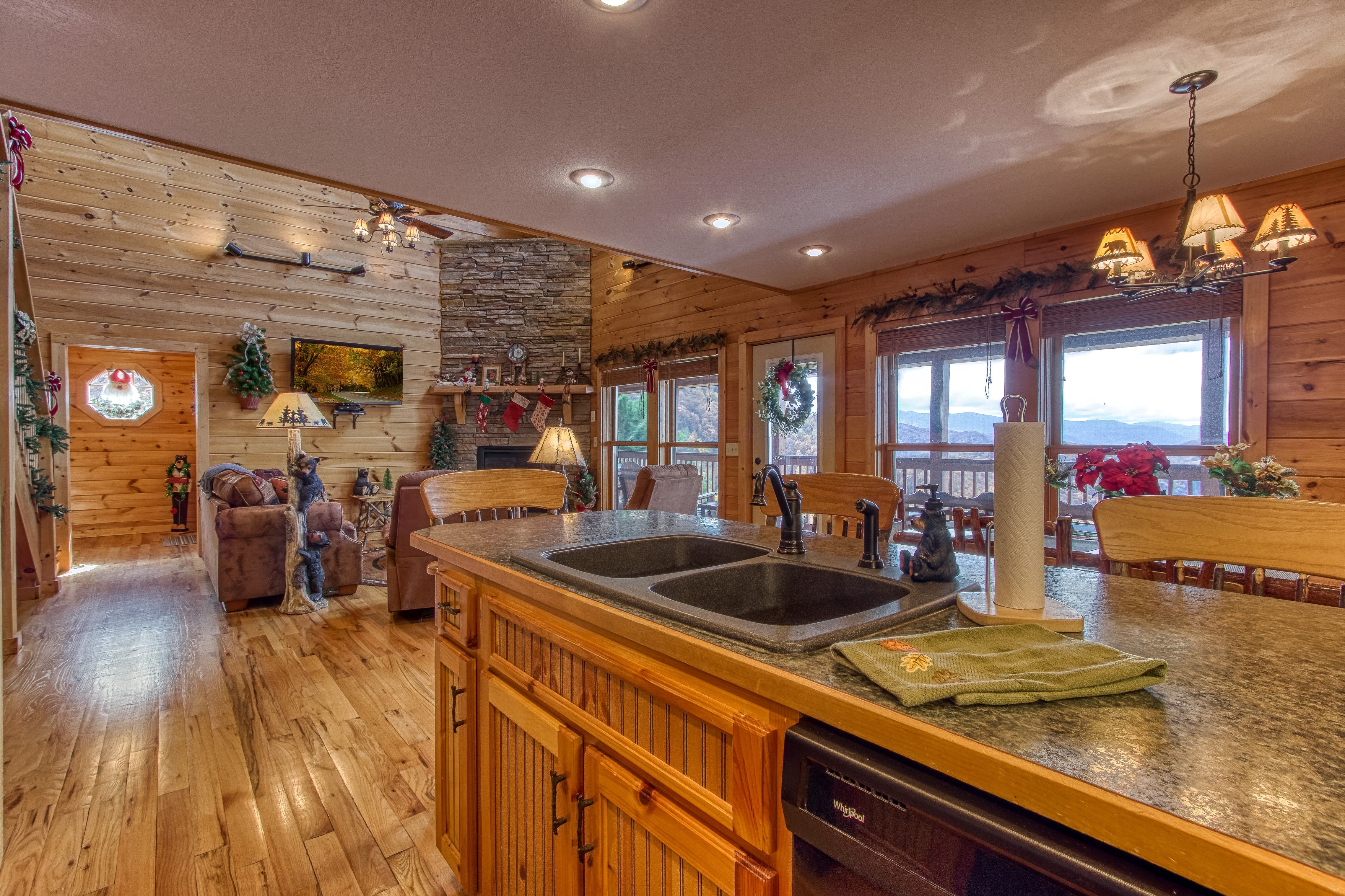 Above Awe RE/MAX Cove Mountain Realty & Cabins