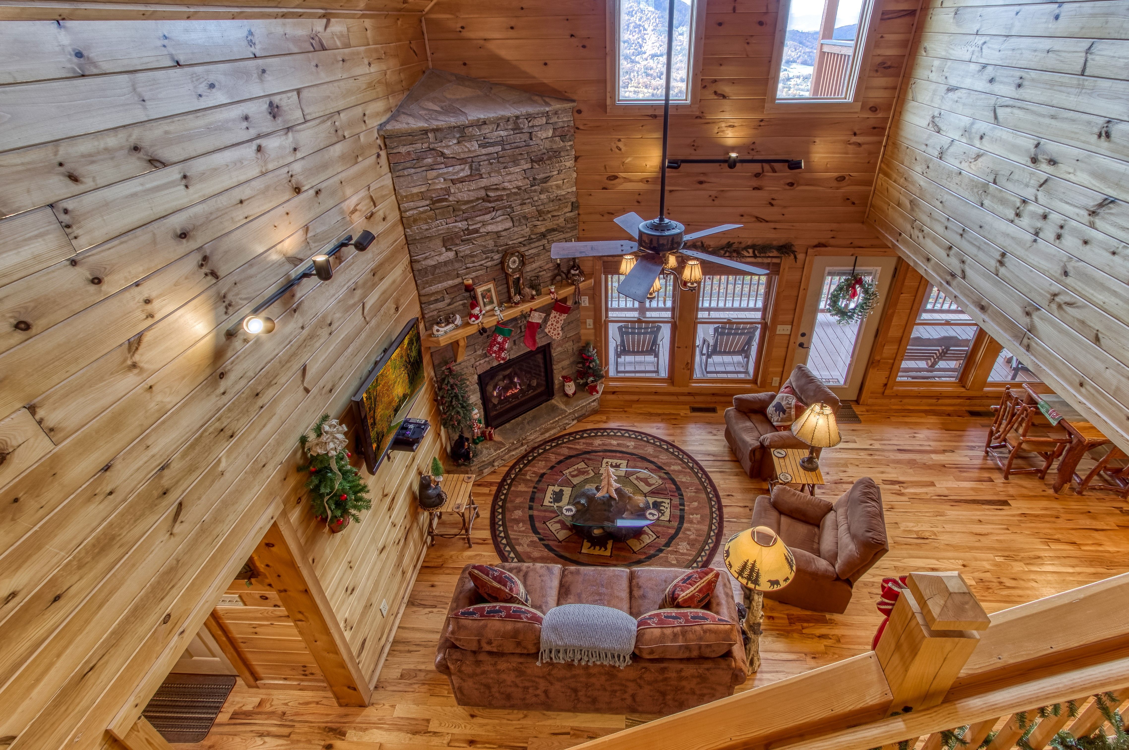 Above Awe RE/MAX Cove Mountain Realty & Cabins