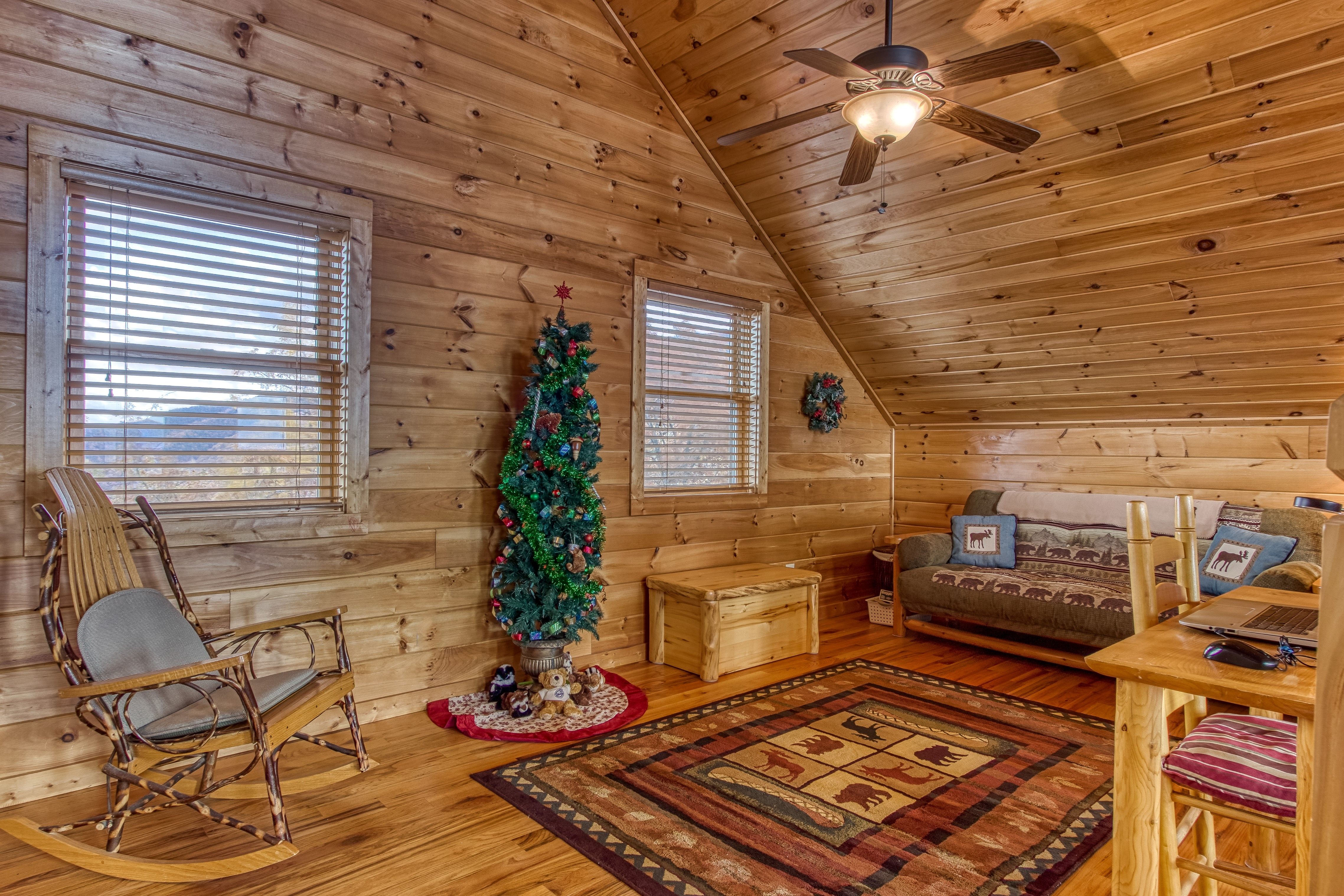 Above Awe RE/MAX Cove Mountain Realty & Cabins