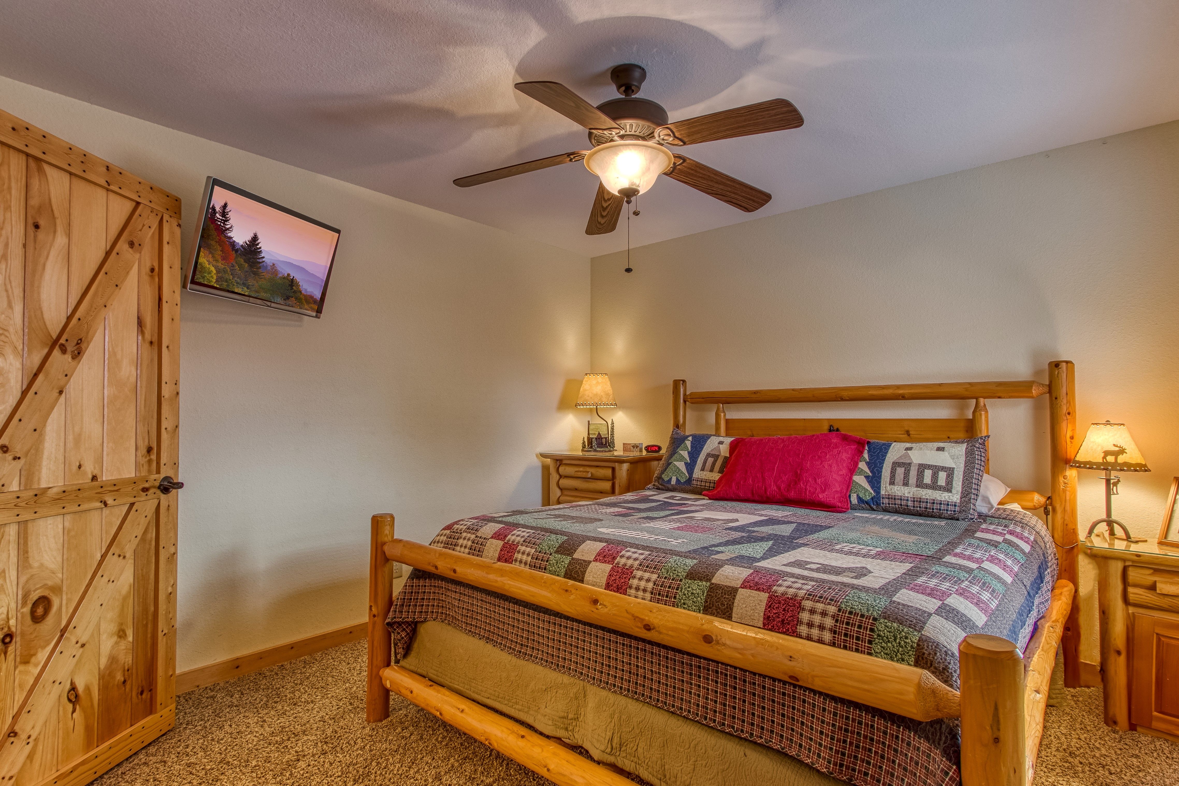 Above Awe RE/MAX Cove Mountain Realty & Cabins