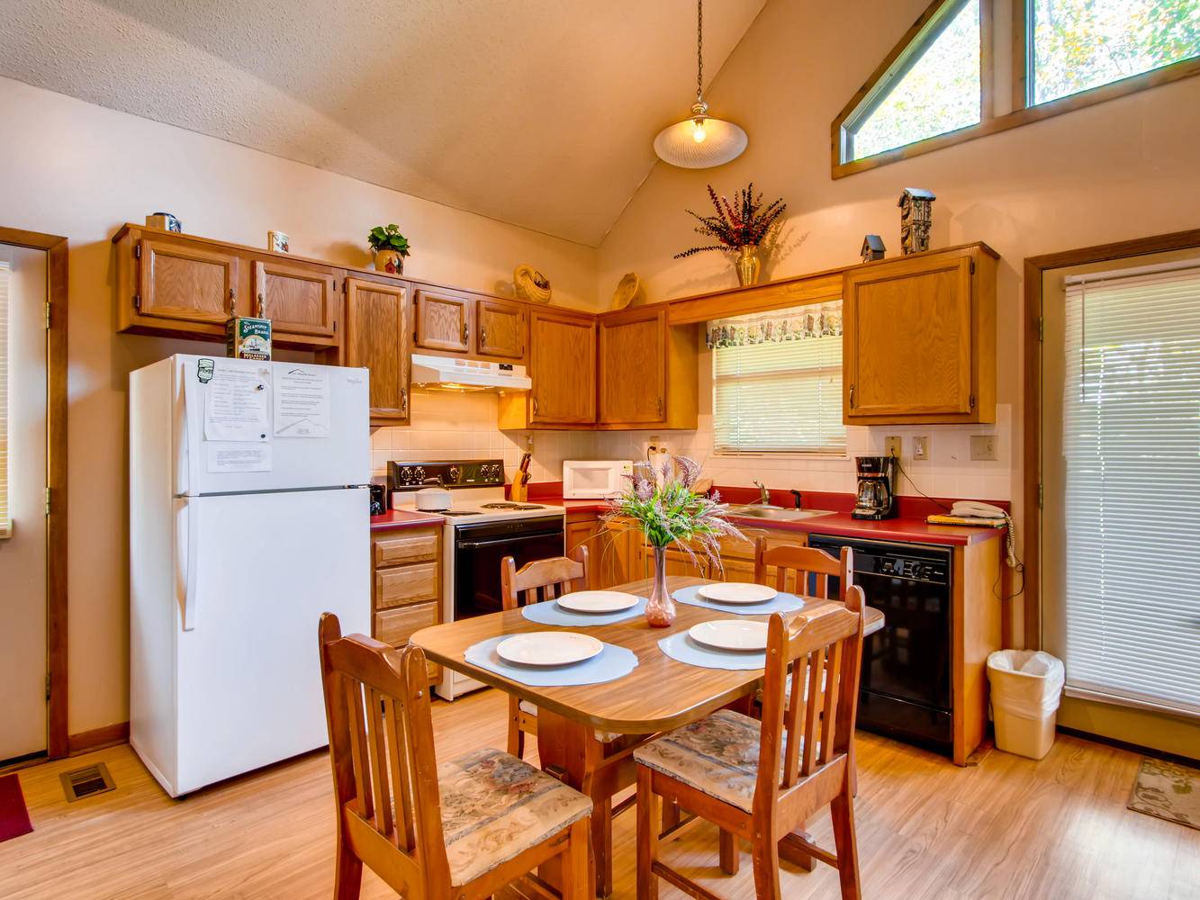 A Piece of Heaven RE/MAX Cove Mountain Realty & Cabins