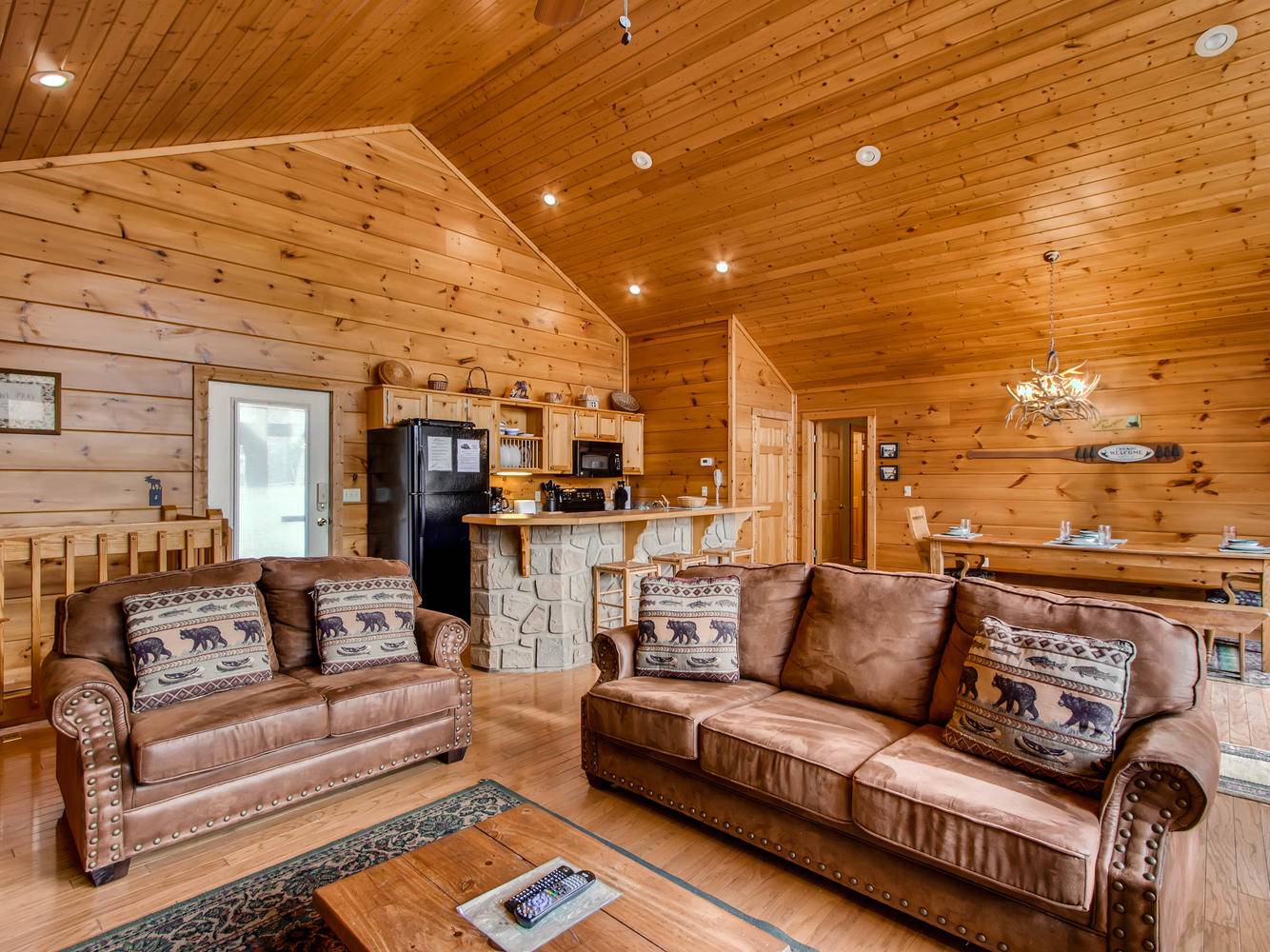 Bearadise RE/MAX Cove Mountain Realty & Cabins