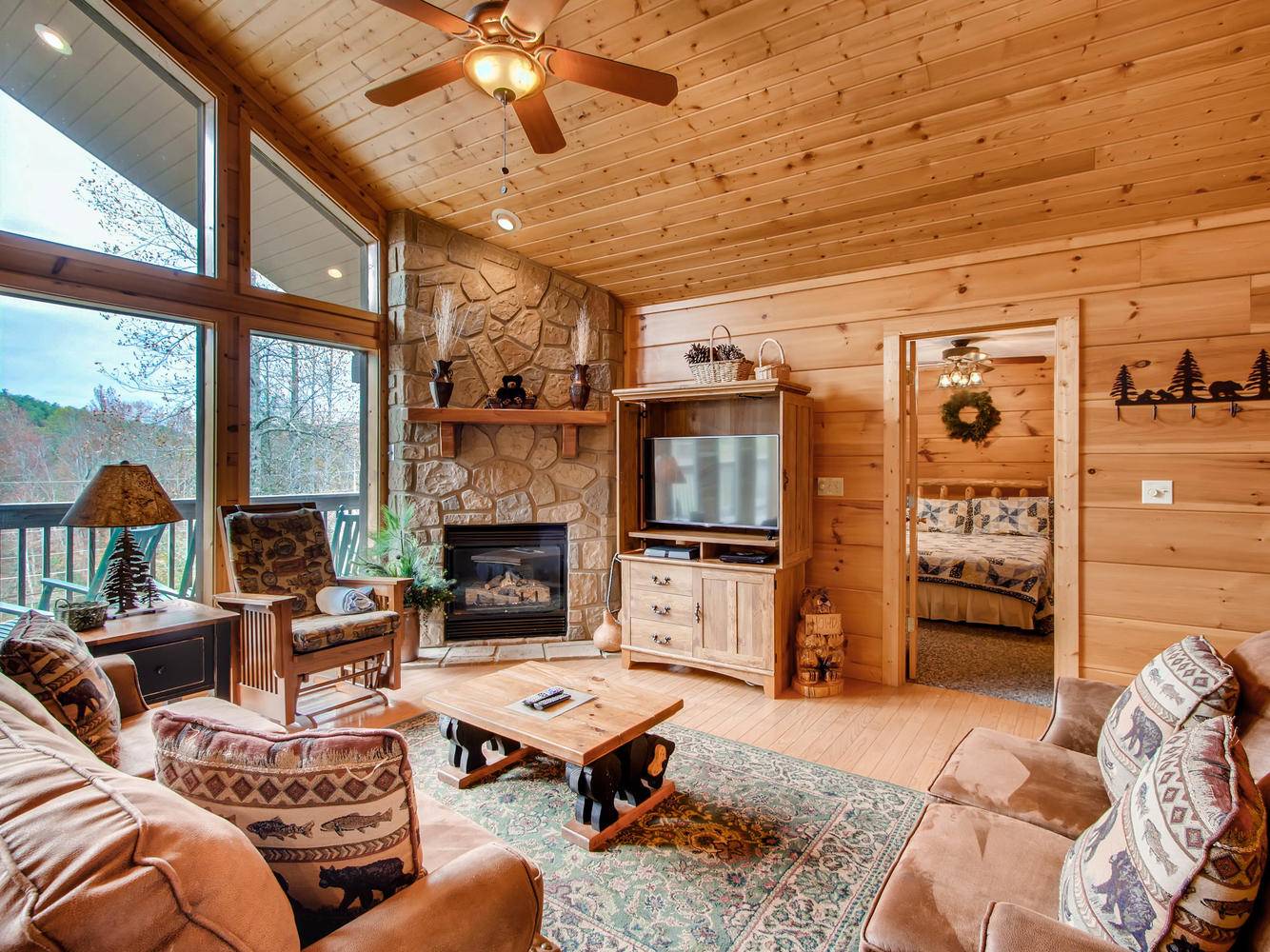 Bearadise | RE/MAX Cove Mountain Realty & Cabins