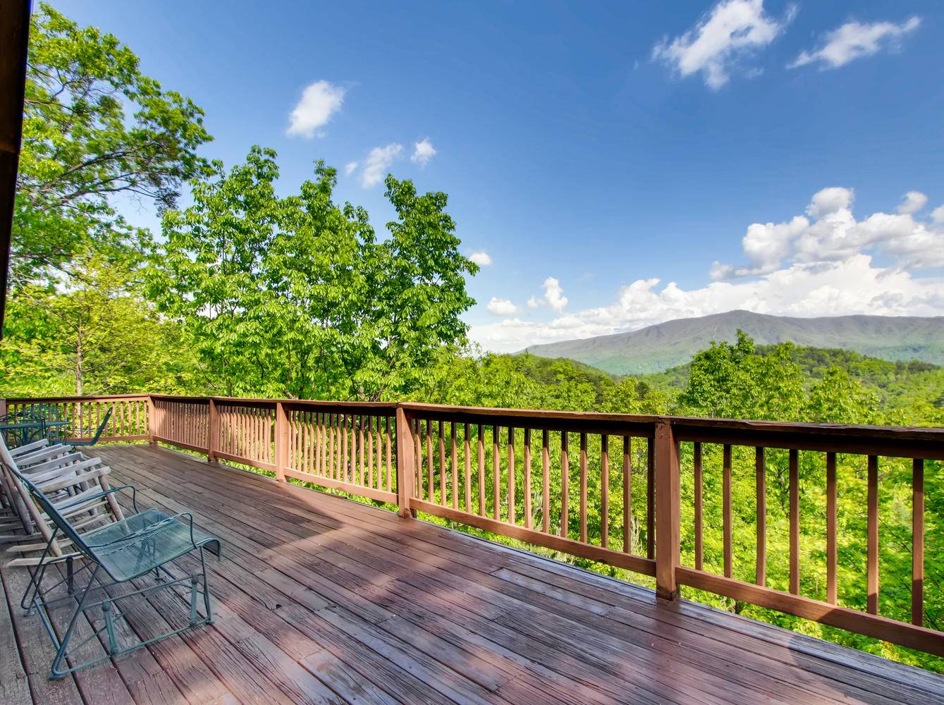 Eagle's Nest RE/MAX Cove Mountain Realty & Cabins