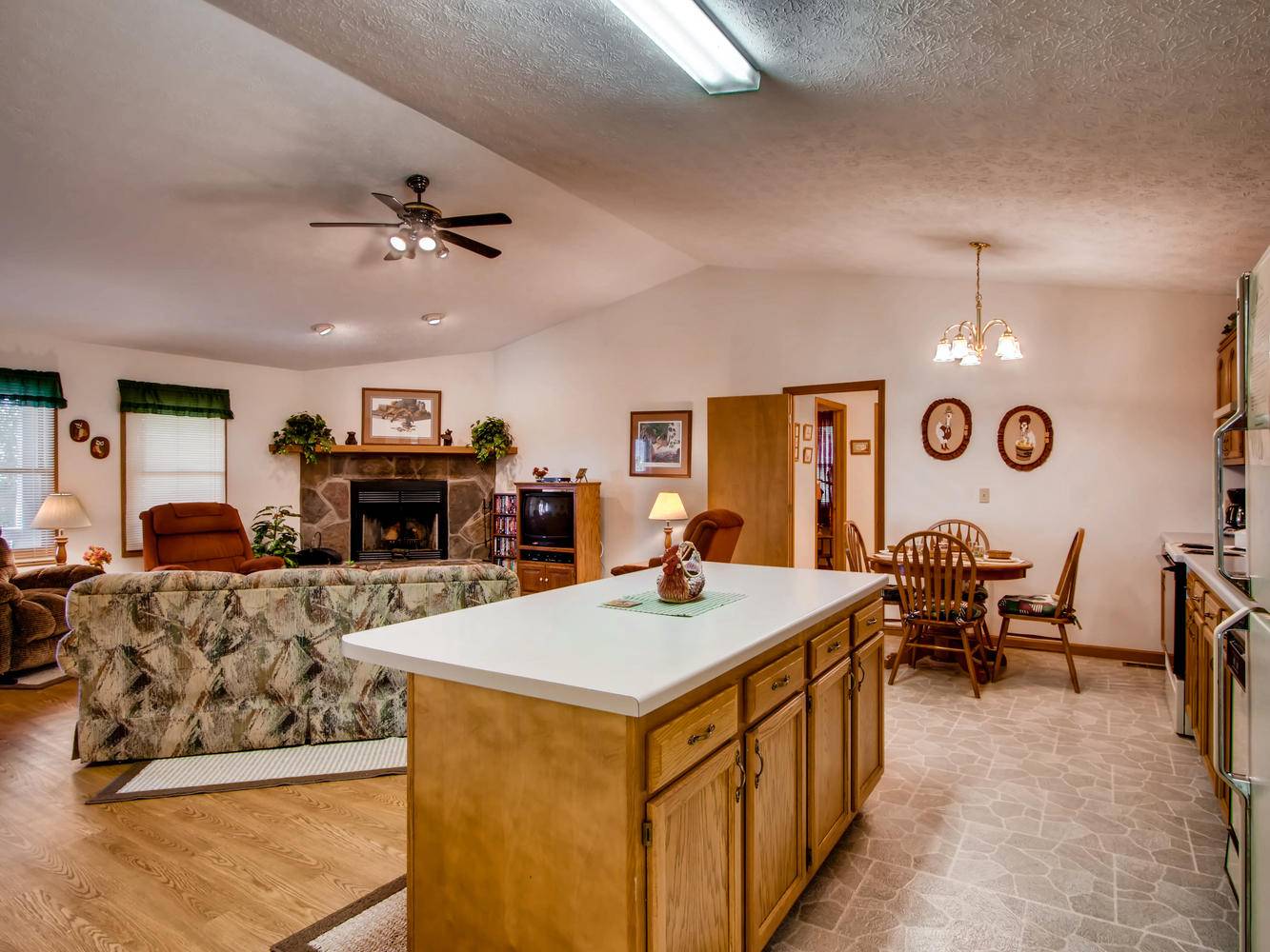 Great Escape RE/MAX Cove Mountain Realty & Cabins