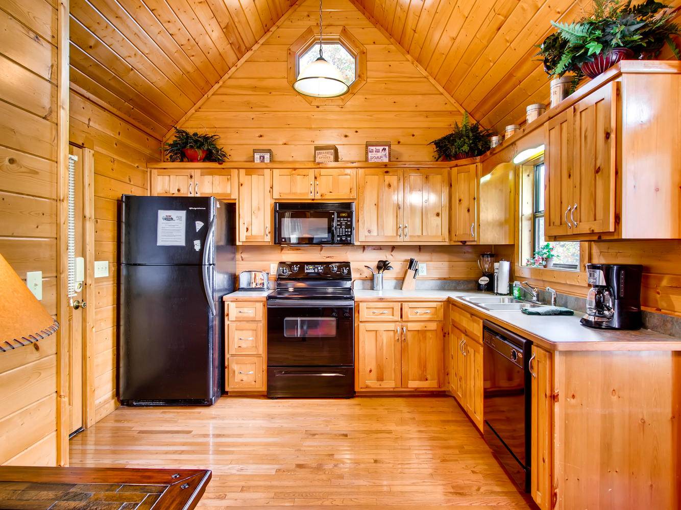 Rocky Top Joy RE/MAX Cove Mountain Realty & Cabins