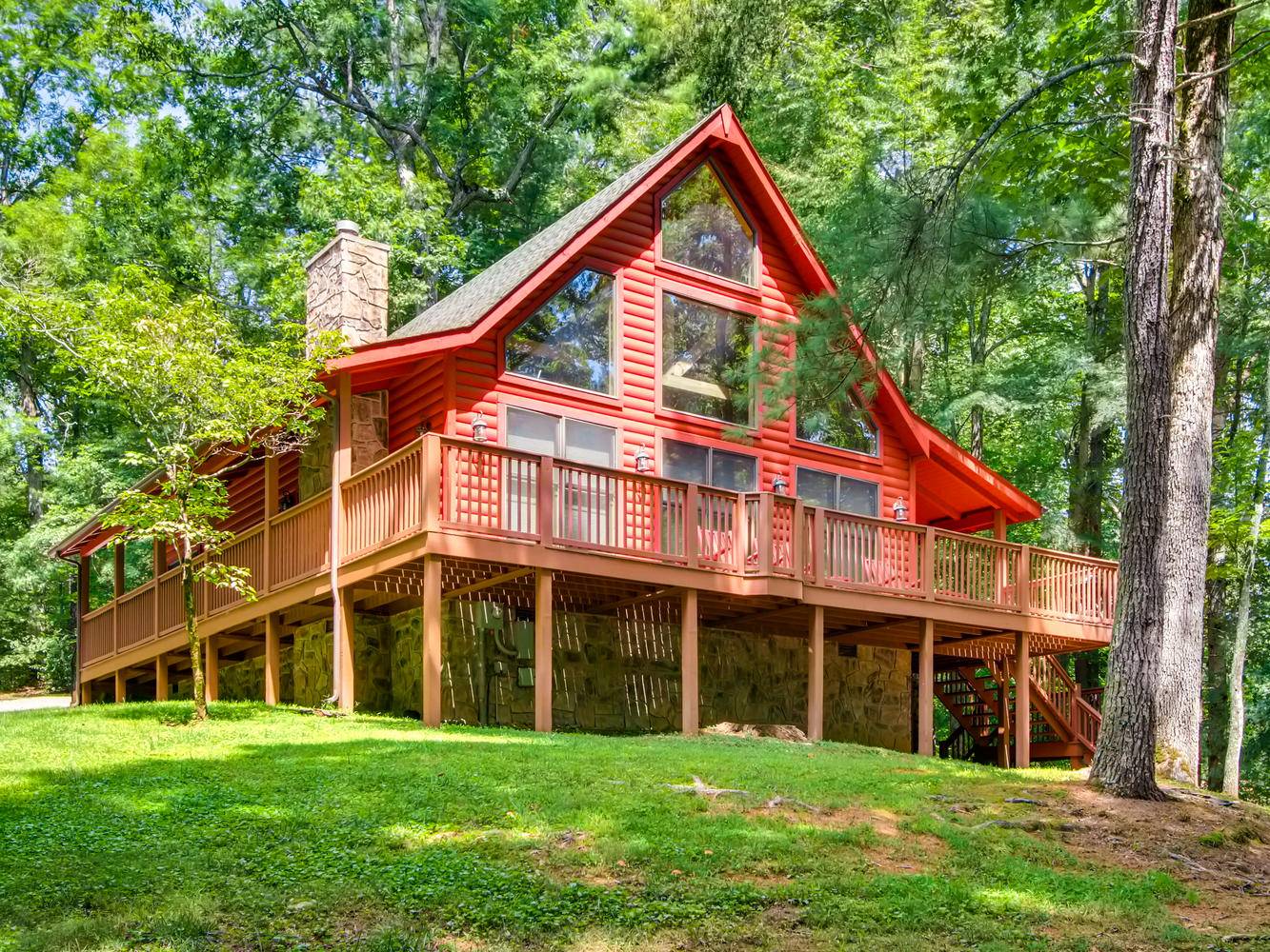 Tomahawk Lodge RE/MAX Cove Mountain Realty & Cabins