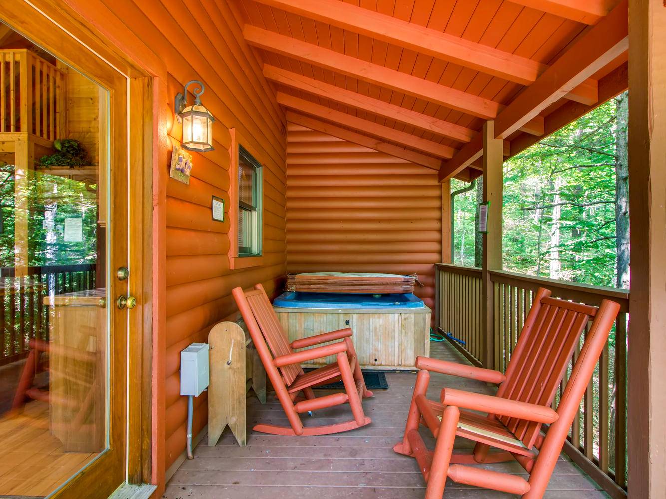 Tomahawk Lodge RE/MAX Cove Mountain Realty & Cabins