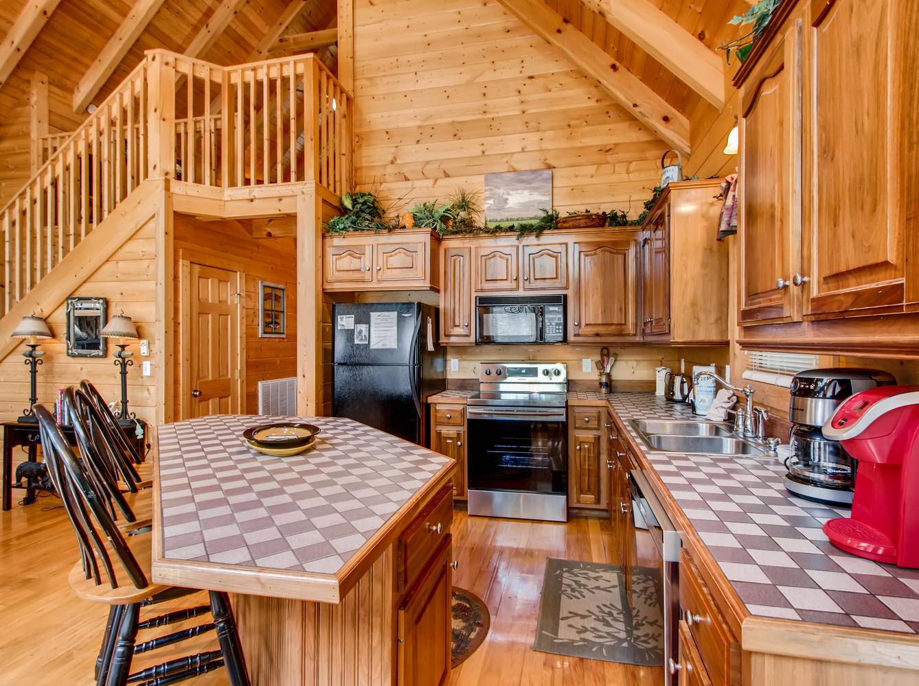 Tomahawk Lodge RE/MAX Cove Mountain Realty & Cabins