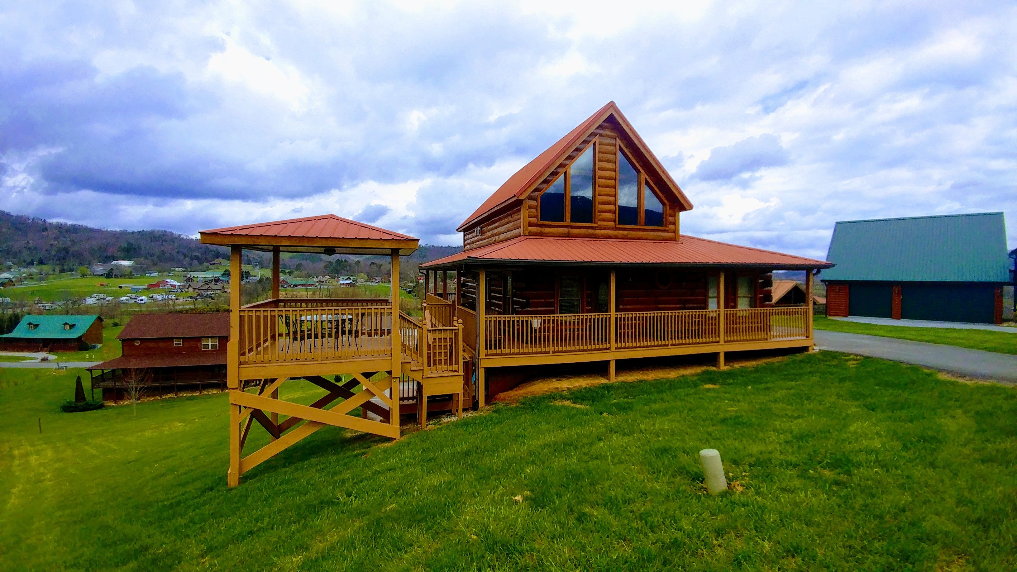 Mountain Breeze RE/MAX Cove Mountain Realty & Cabins