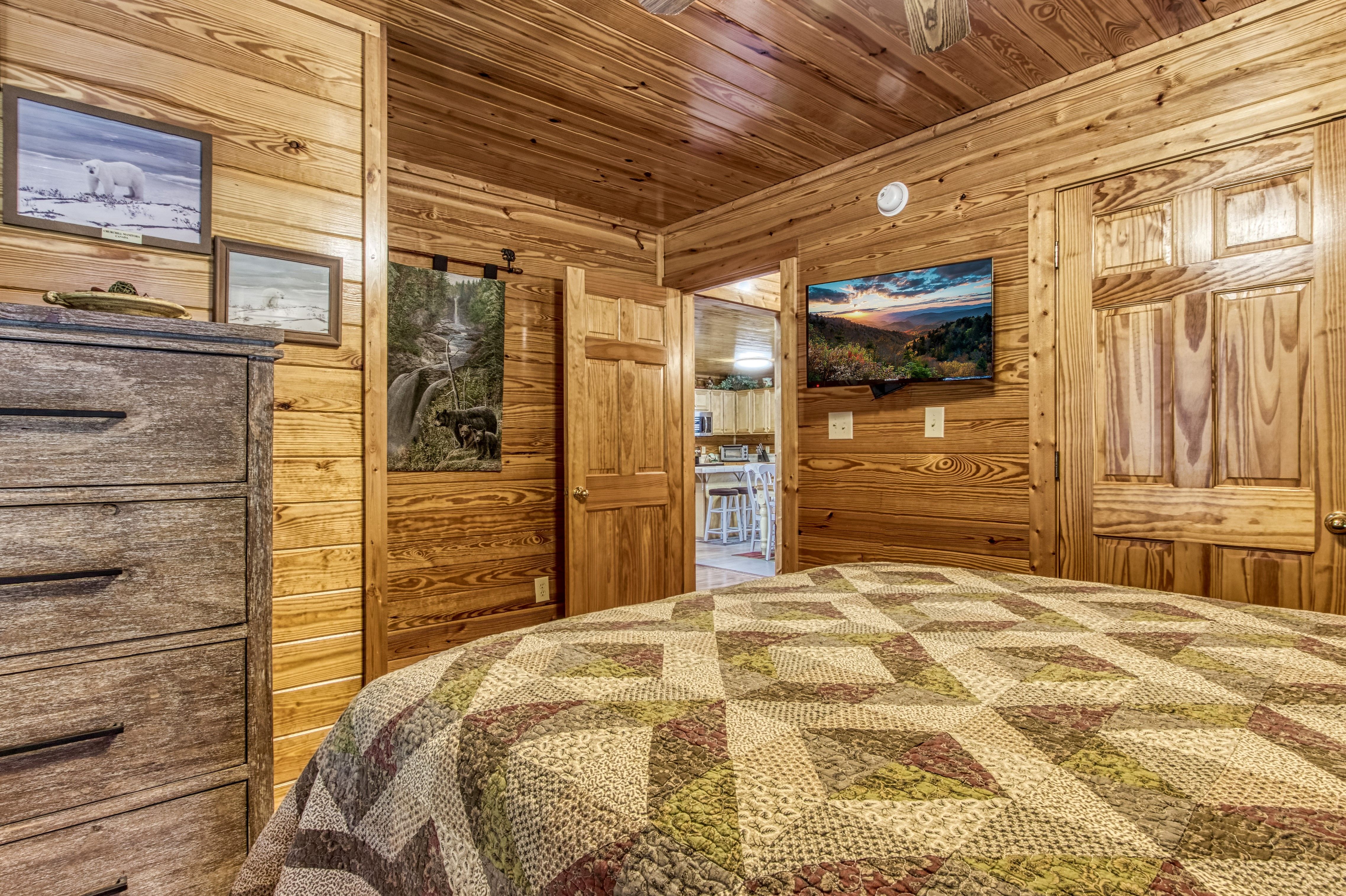 Mountain Breeze RE/MAX Cove Mountain Realty & Cabins