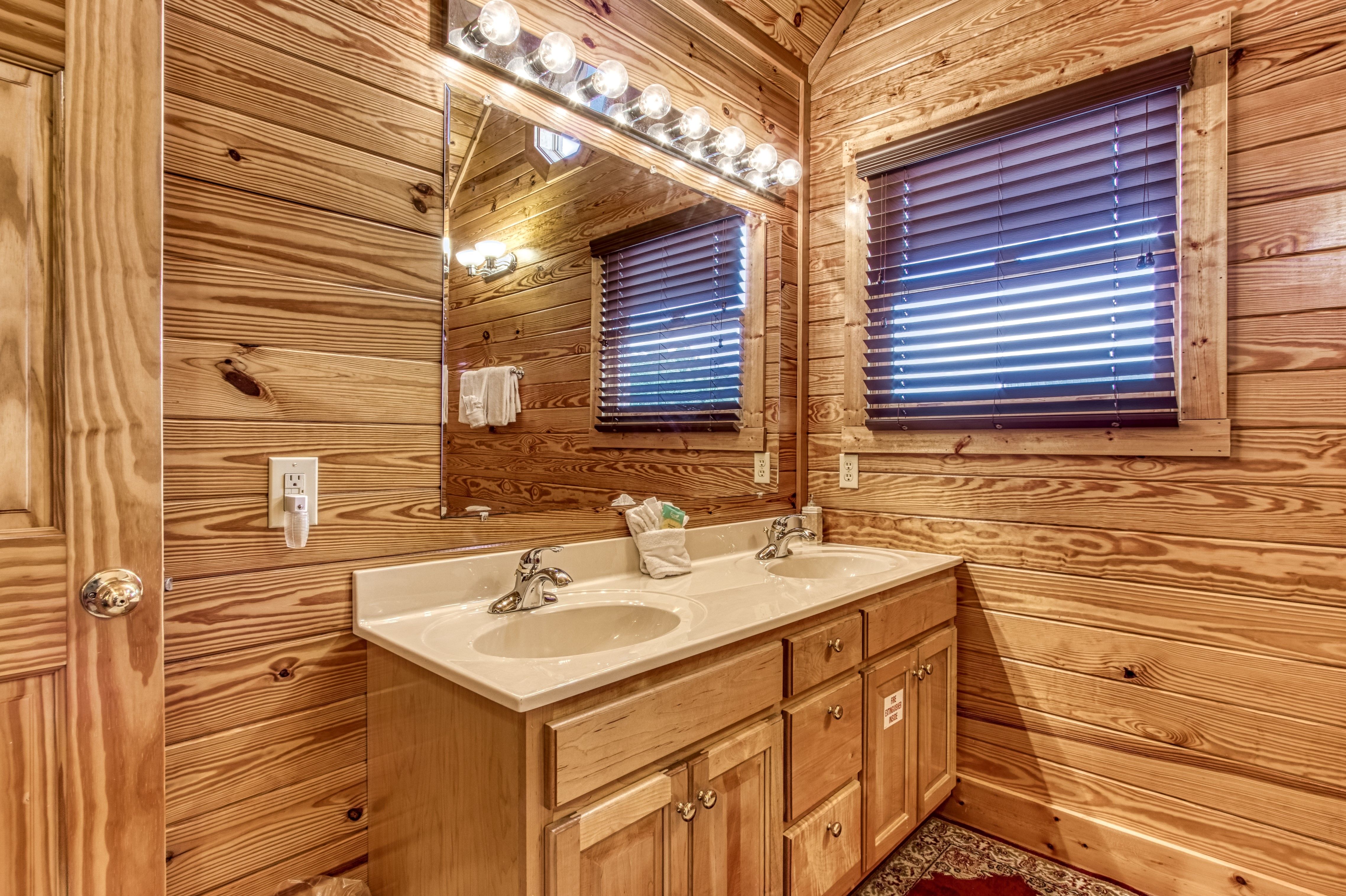 Mountain Breeze RE/MAX Cove Mountain Realty & Cabins