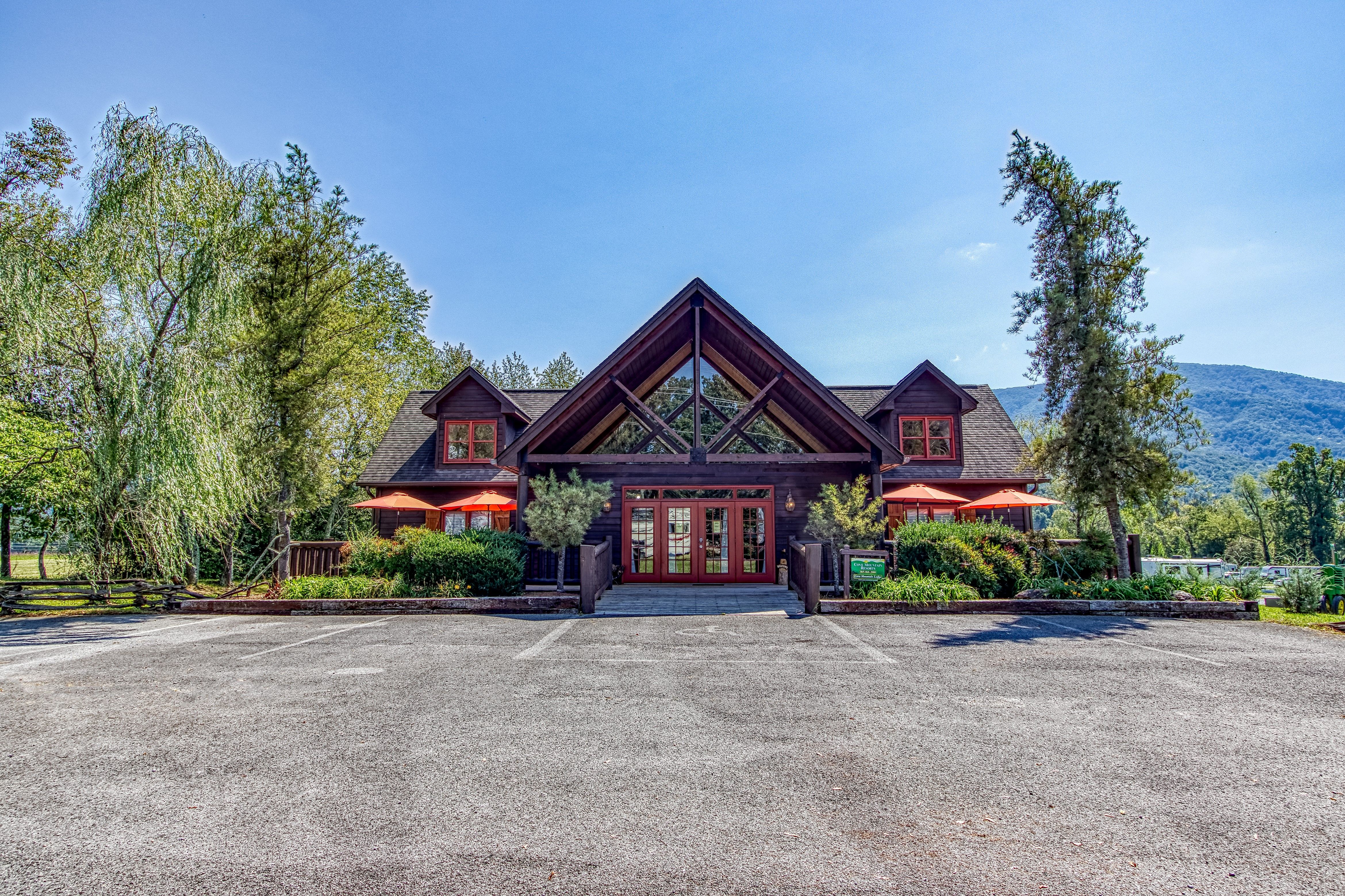 Cove Mountain Lodge RE/MAX Cove Mountain Realty & Cabins